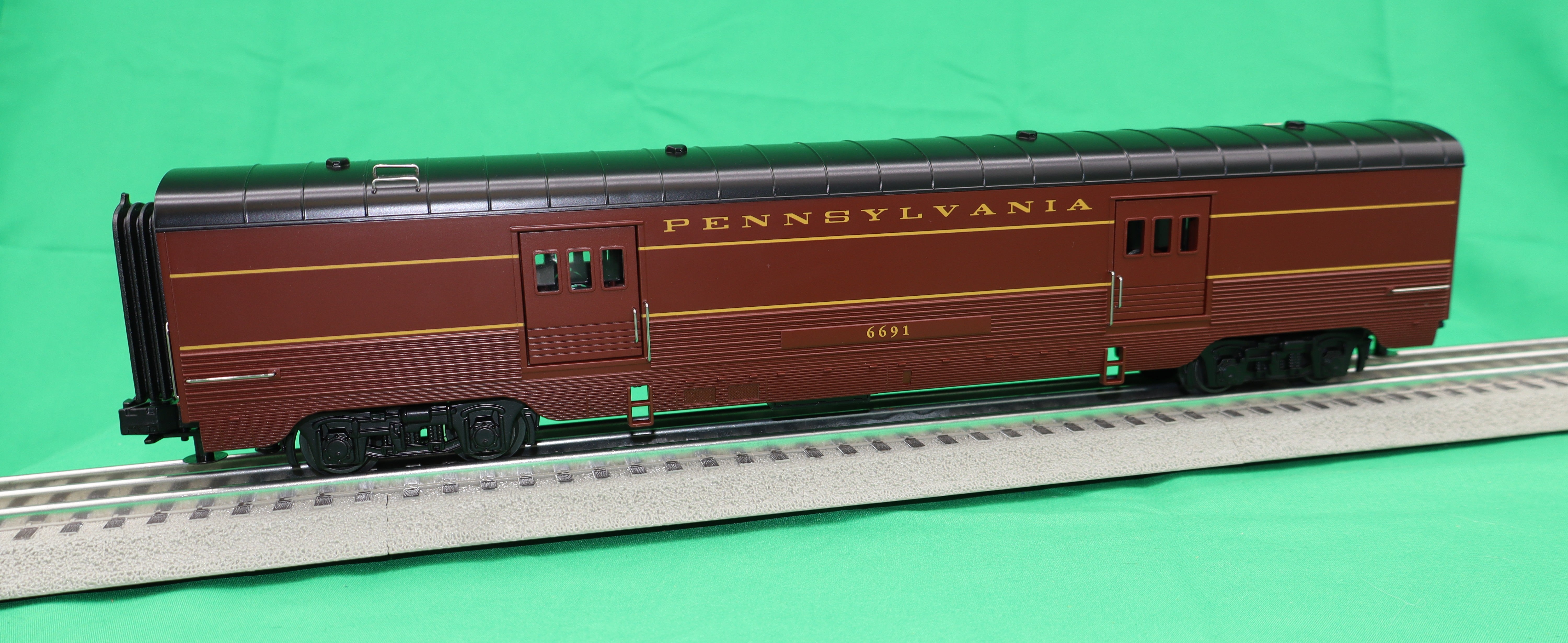 MTH 30-68252 - 60’ Streamlined Passenger Set "Pennsylvania" (4-Car)