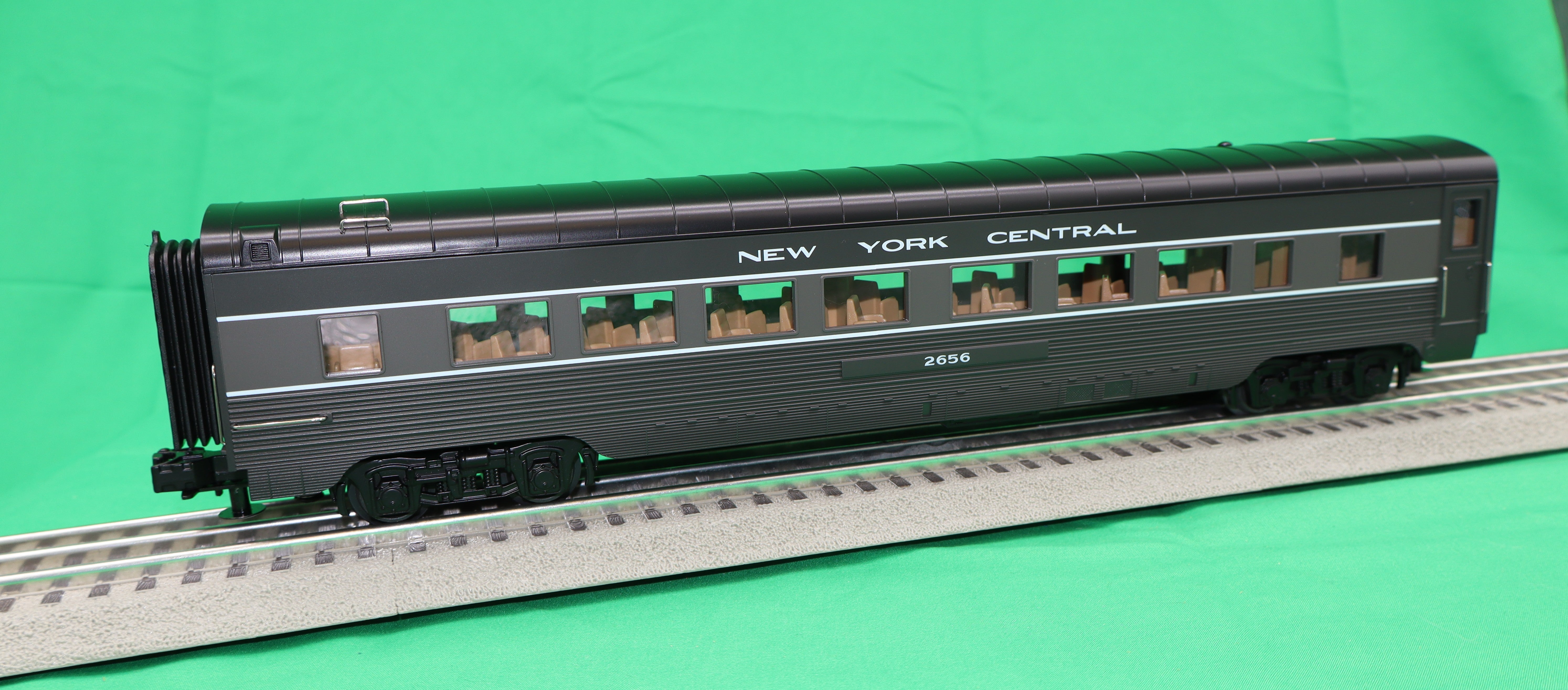 MTH 30-68244 - 60’ Streamlined Passenger Set "New York Central" Lightening Stripe (4-Car)