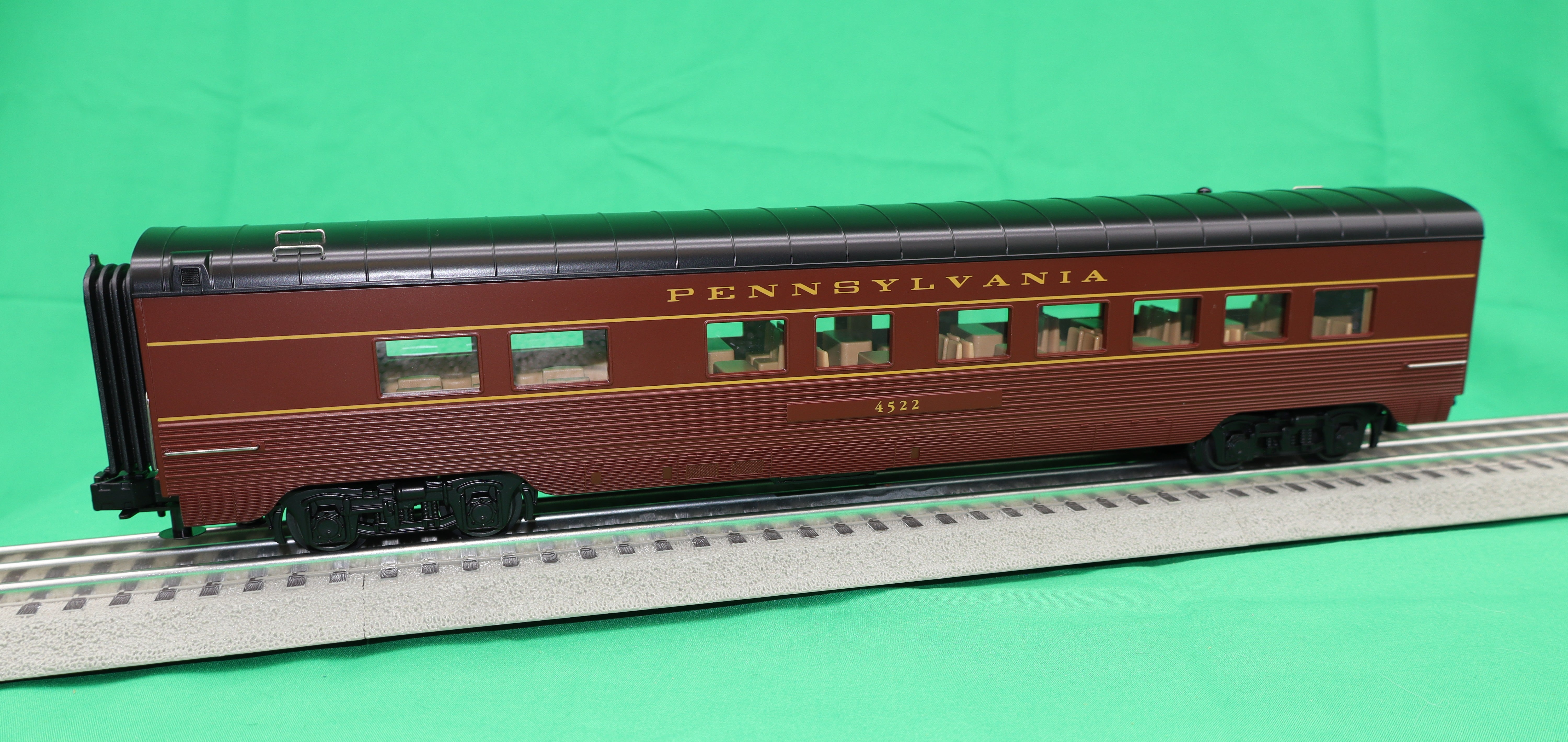 MTH 30-68253 - 60’ Streamlined Sleeper/Diner Cars "Pennsylvania" (2-Car)