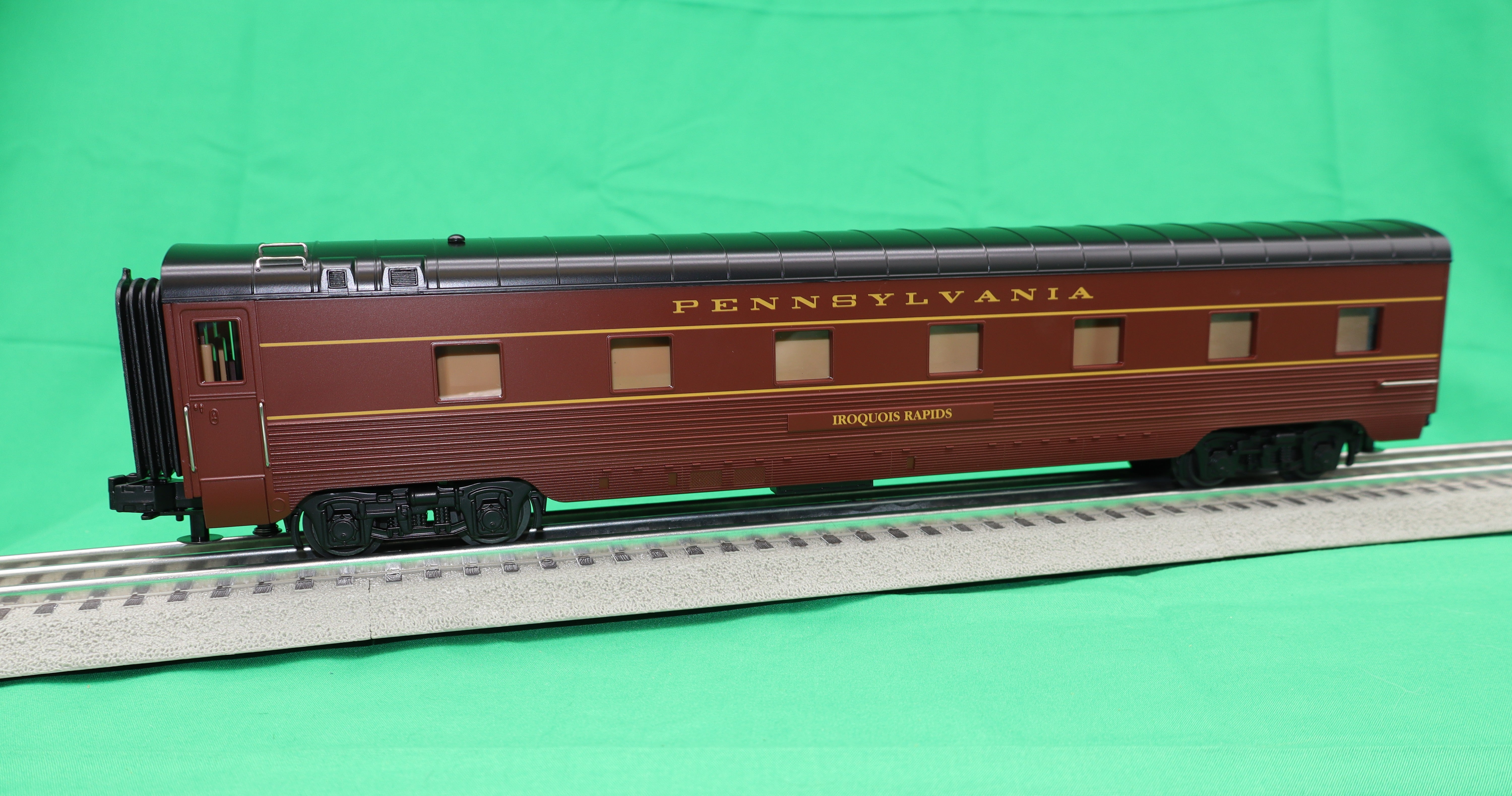 MTH 30-68253 - 60’ Streamlined Sleeper/Diner Cars "Pennsylvania" (2-Car)