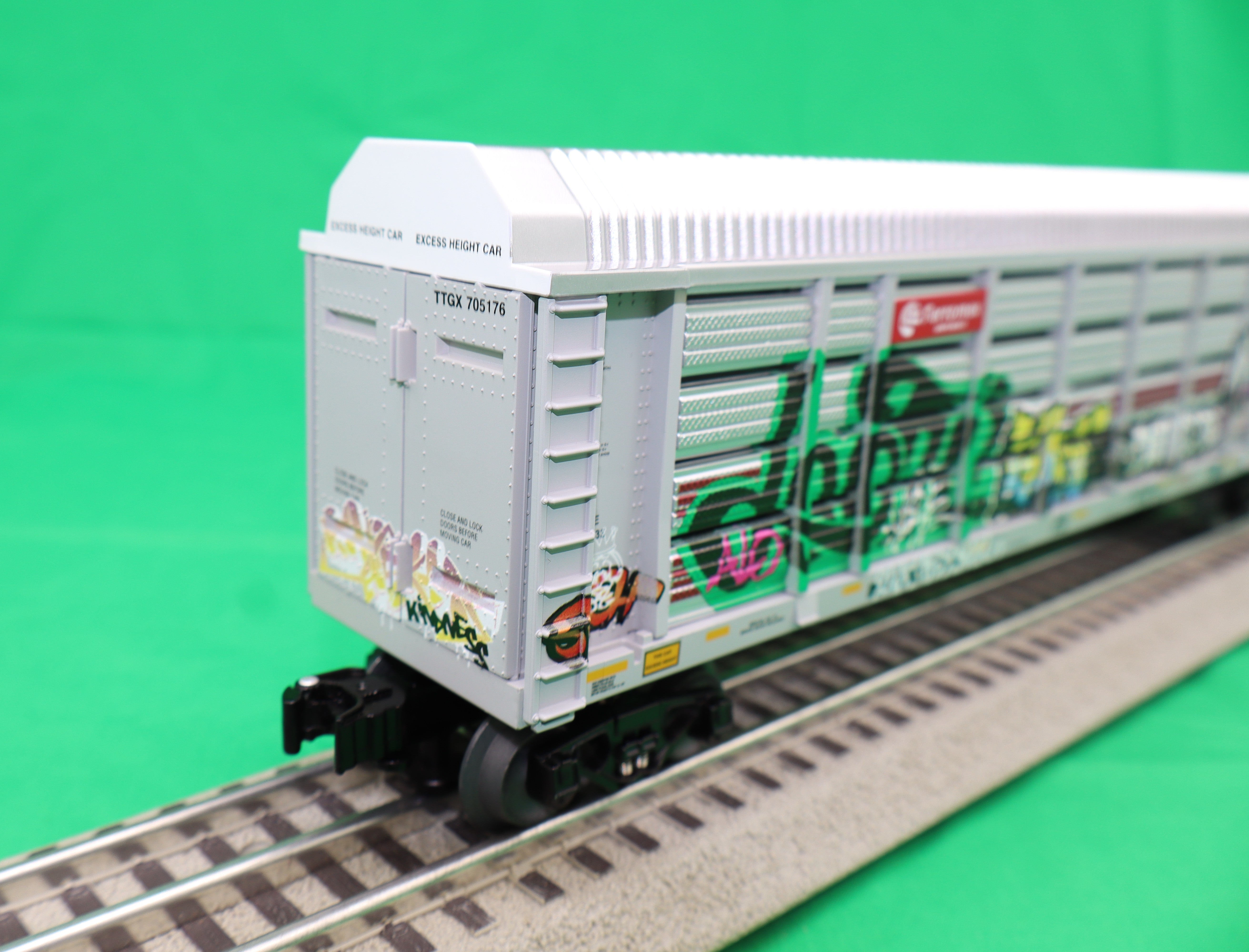 Lionel 2428390 - Auto Rack "Ferromex" (Graffiti)