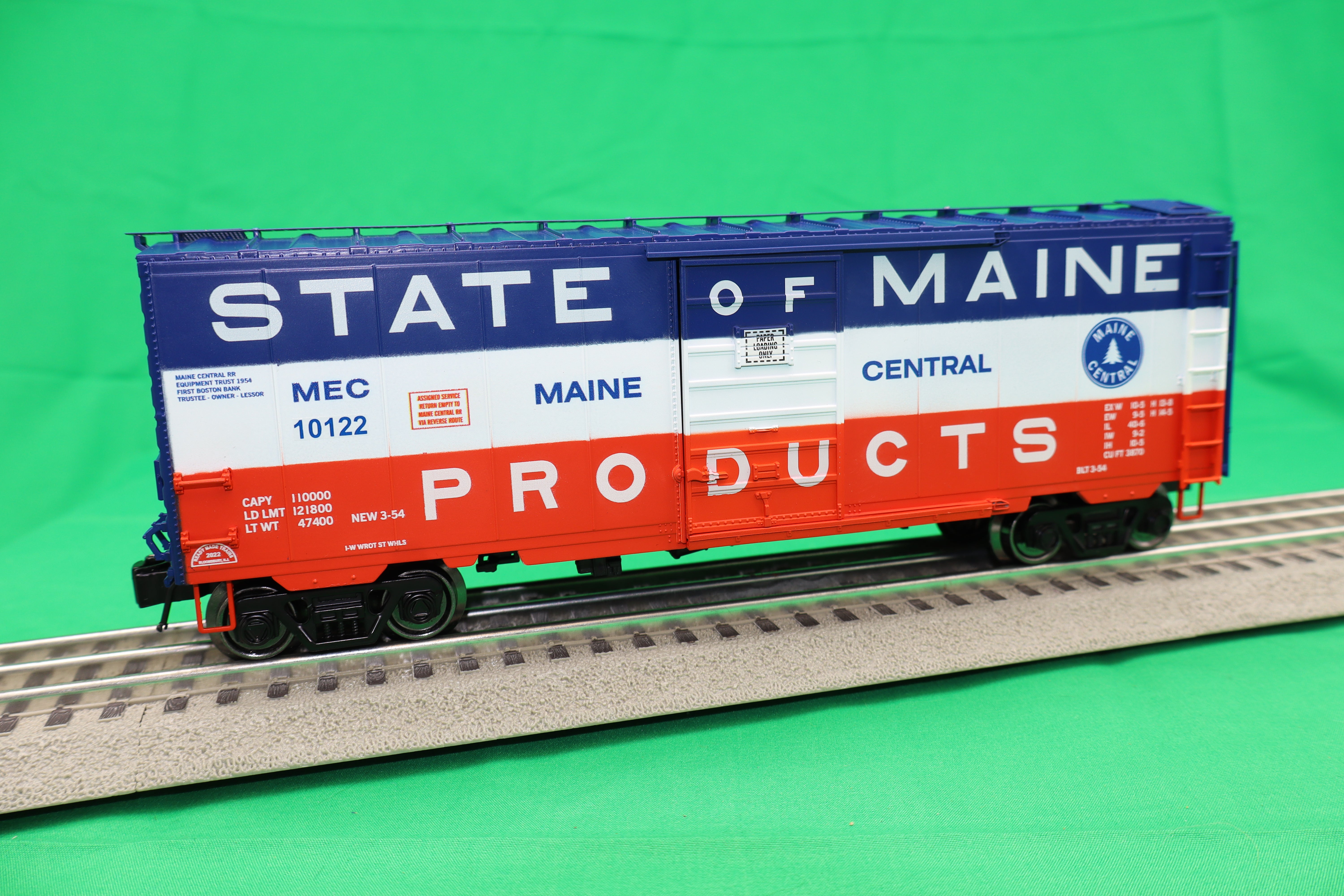 Ready Made Trains RMT-96452 - 40" PS-1 Box Car "Maine Central" (State of Maine)