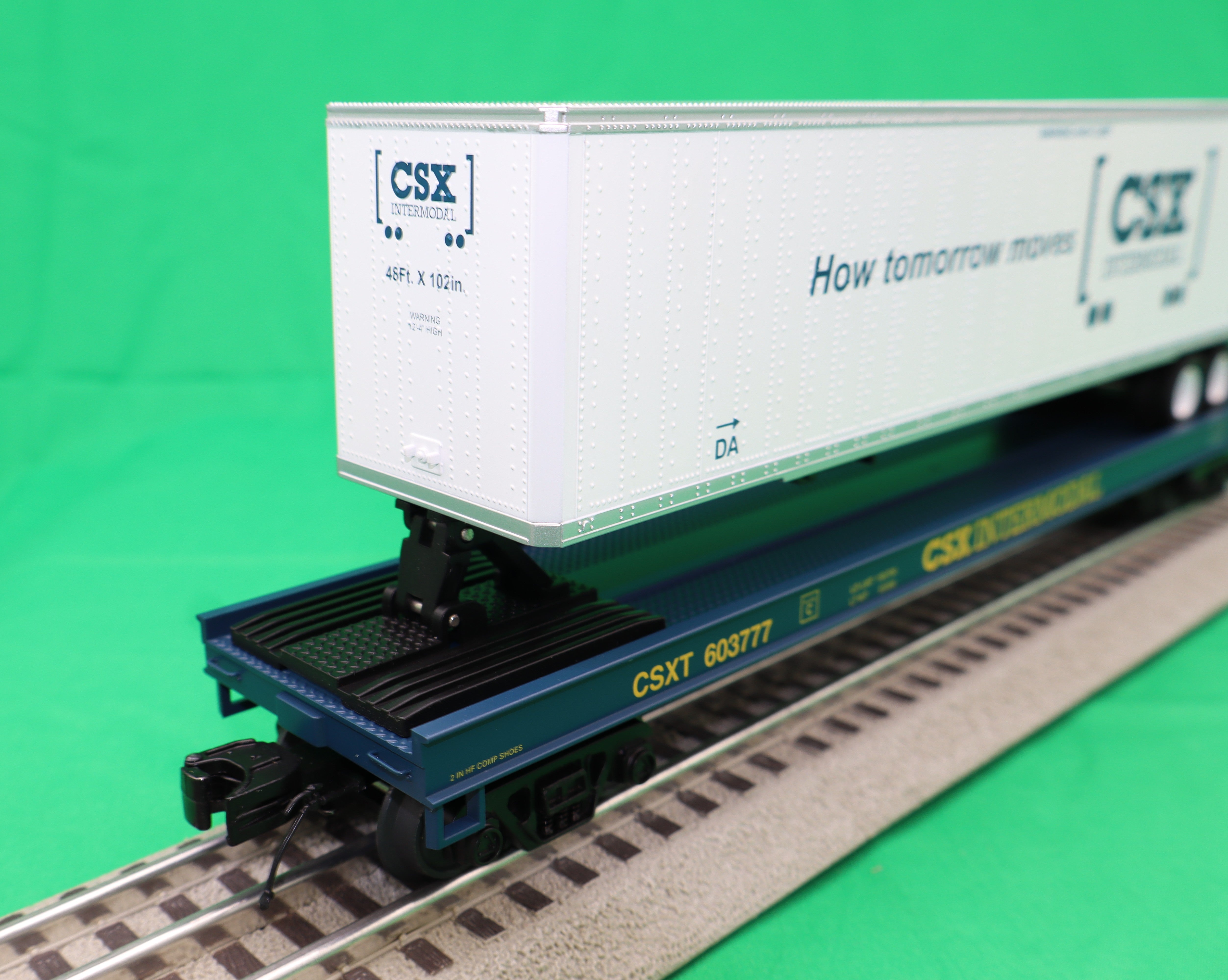 MTH 20-95703 - Flat Car "CSX" w/ 48' Trailer
