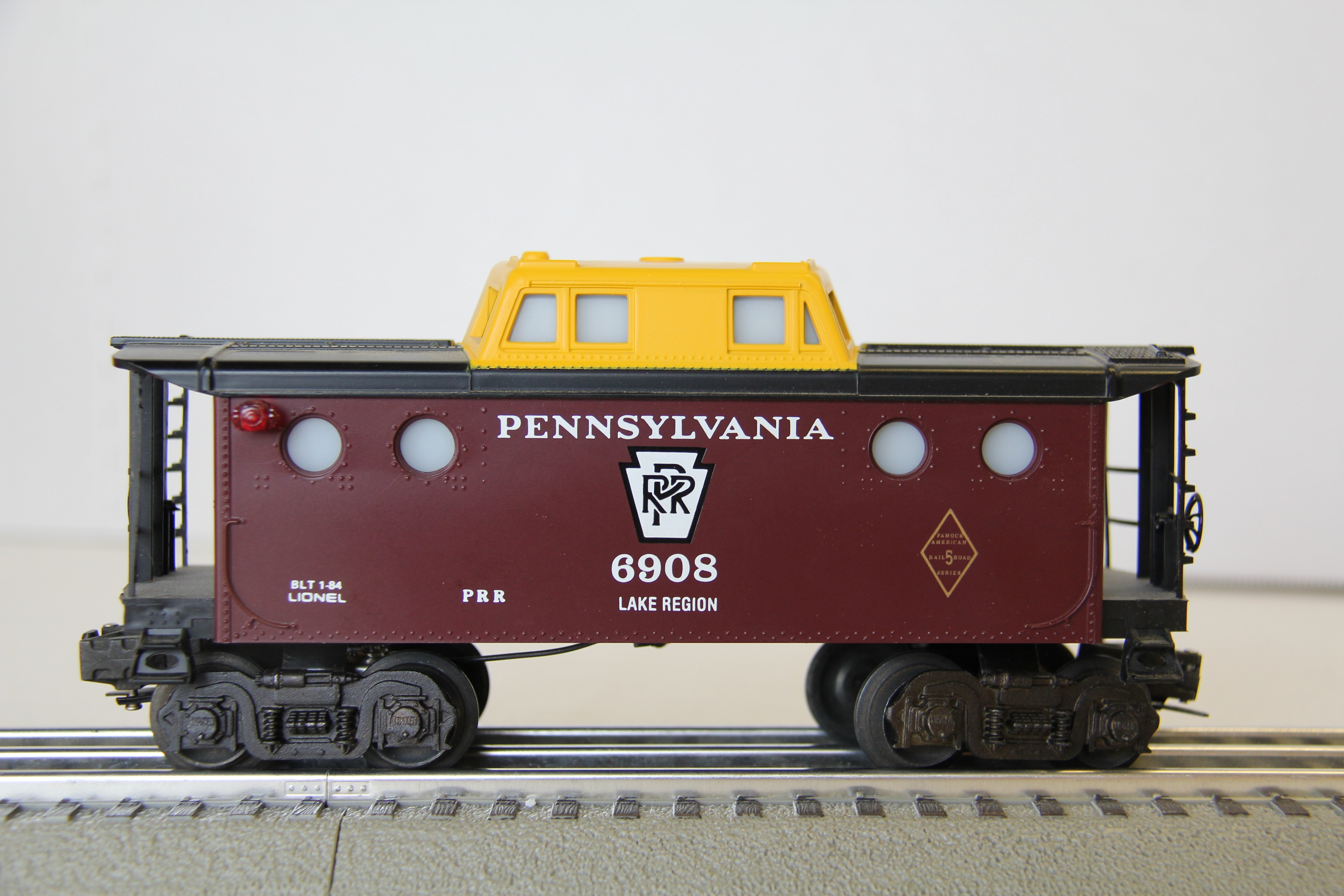 Lionel 6-6908 Pennsylvania Illuminated Porthole Caboose-Second hand-M4455