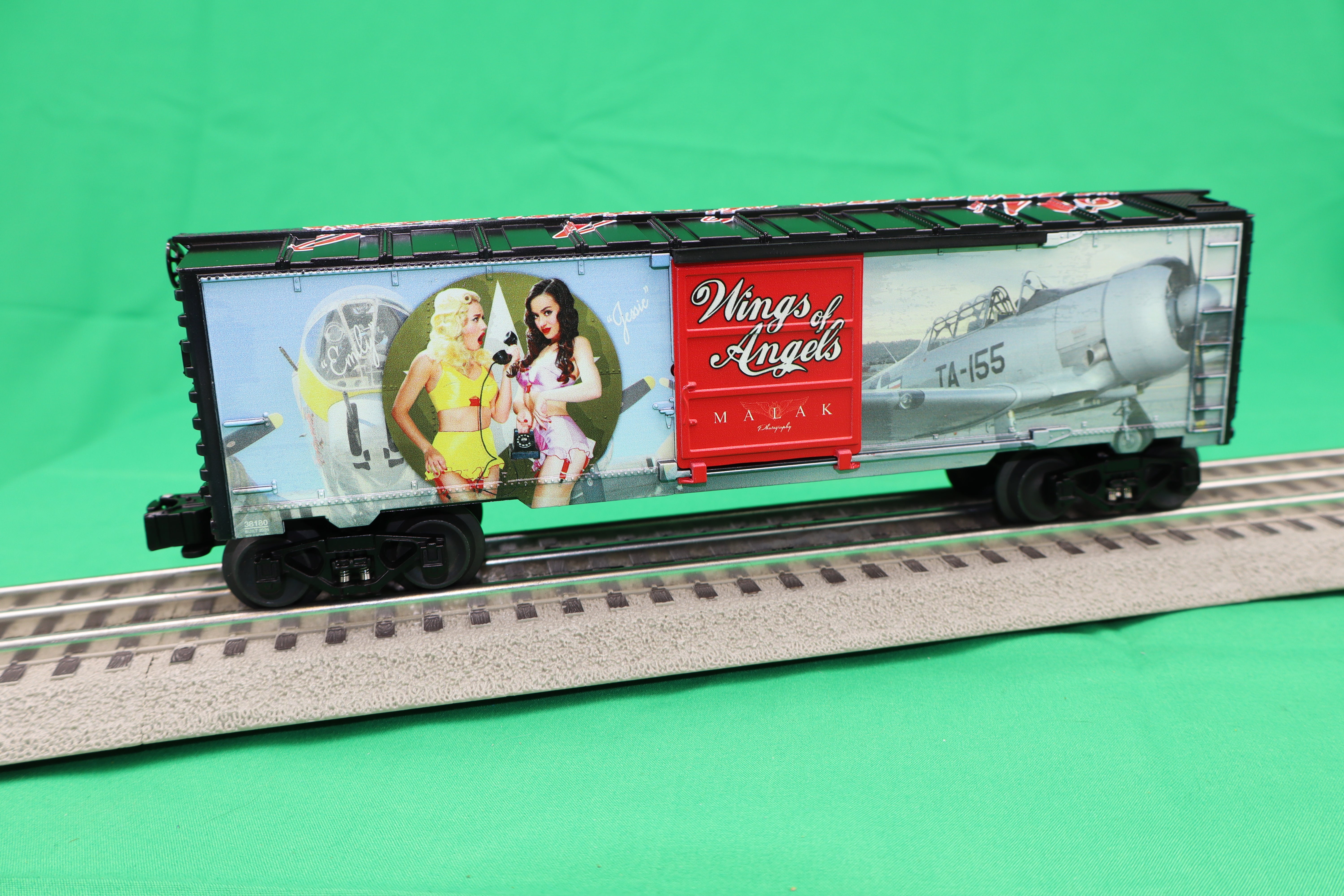 Lionel 2538190 - U.S. Army Boxcar "Wings of Angels - High Altitude Hotties"