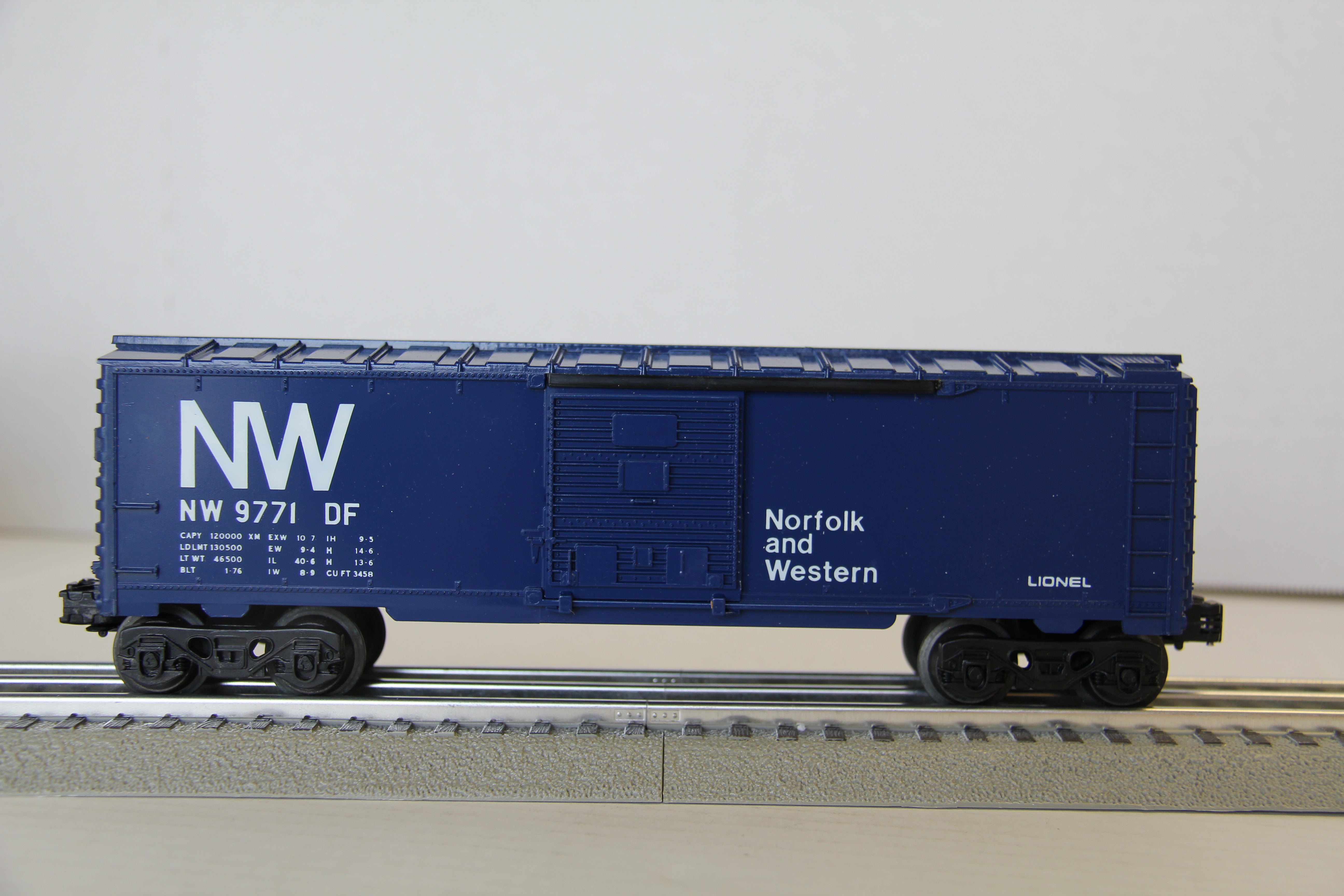 Lionel 6-9771 Norfolk & Western Box Car-Second hand-M4460