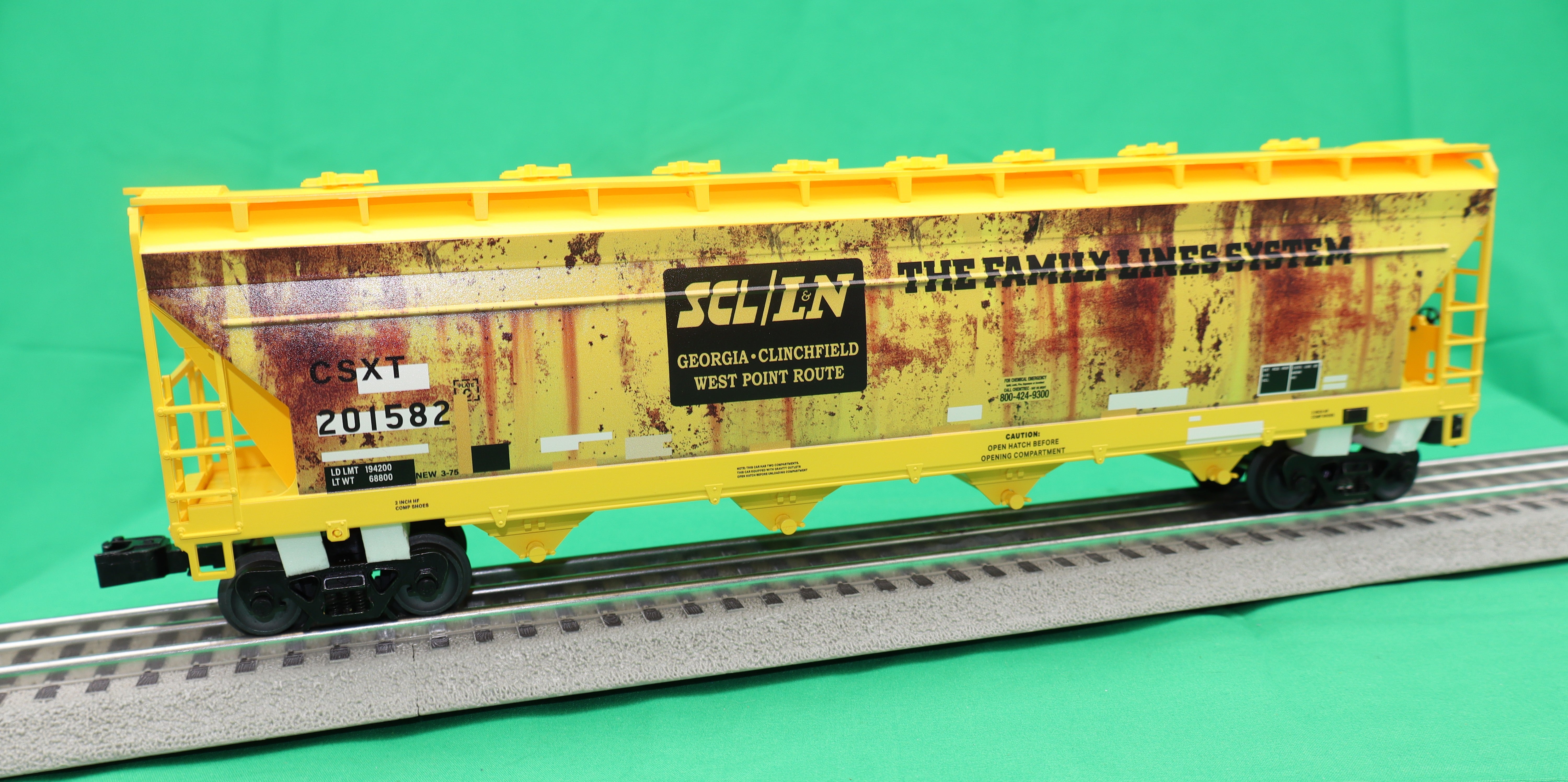 Lionel 2542162 - 4-Bay Centerflow Hopper Car "CSX" #201582 (ACF) Weathered