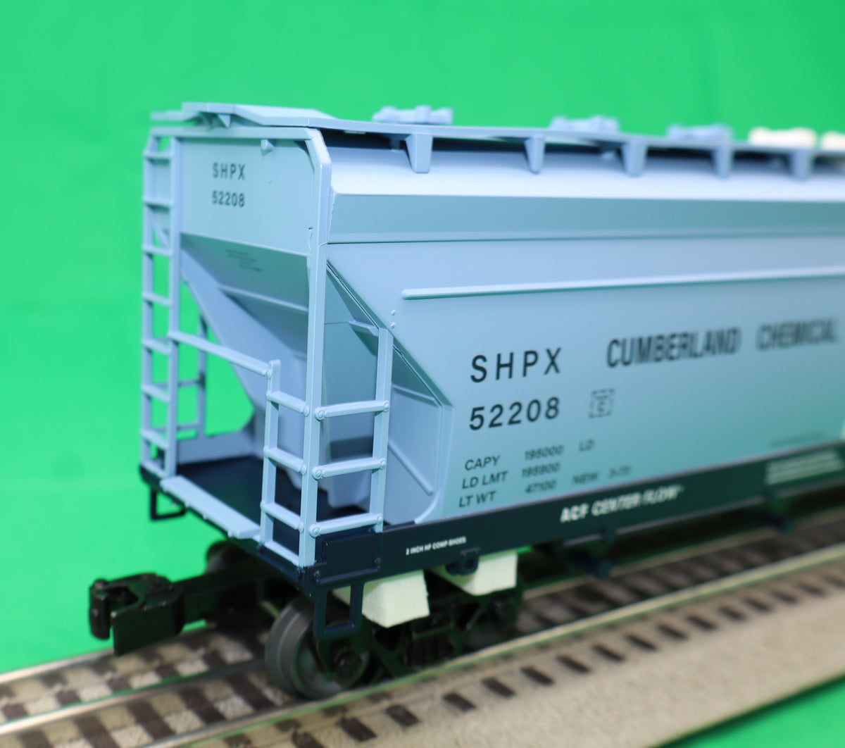 Lionel 2542182 - 4-Bay Centerflow Hopper Car "Cumberland Chemical" #52208 (ACF) - MrMuffin'sTrains