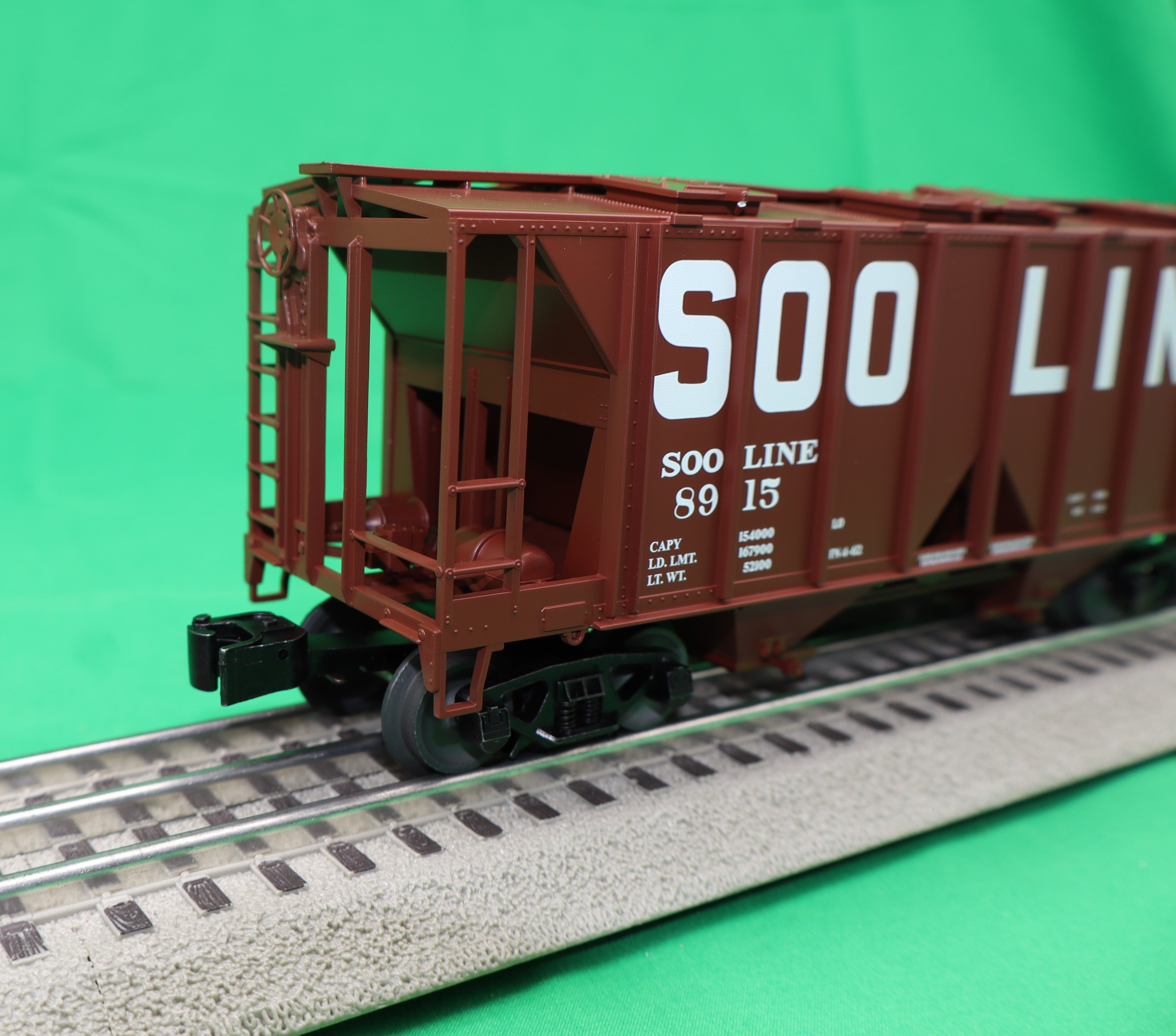 Lionel 2542122 - AC-2 Covered Hopper "Soo Line" #8915