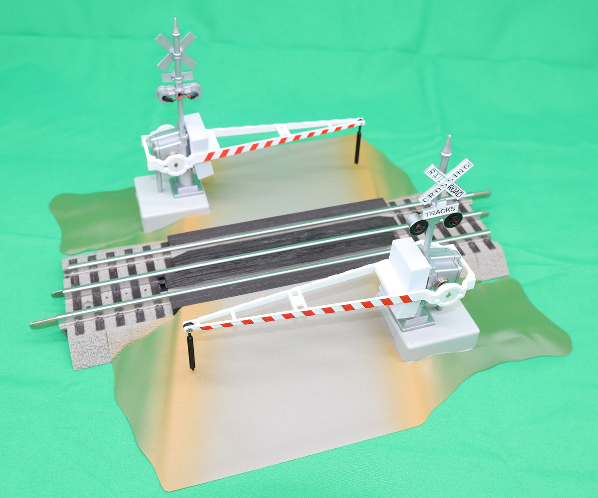 Lionel 2529070 - FasTrack - Grade Crossing w/ Gates & Flashers (UPDATED)