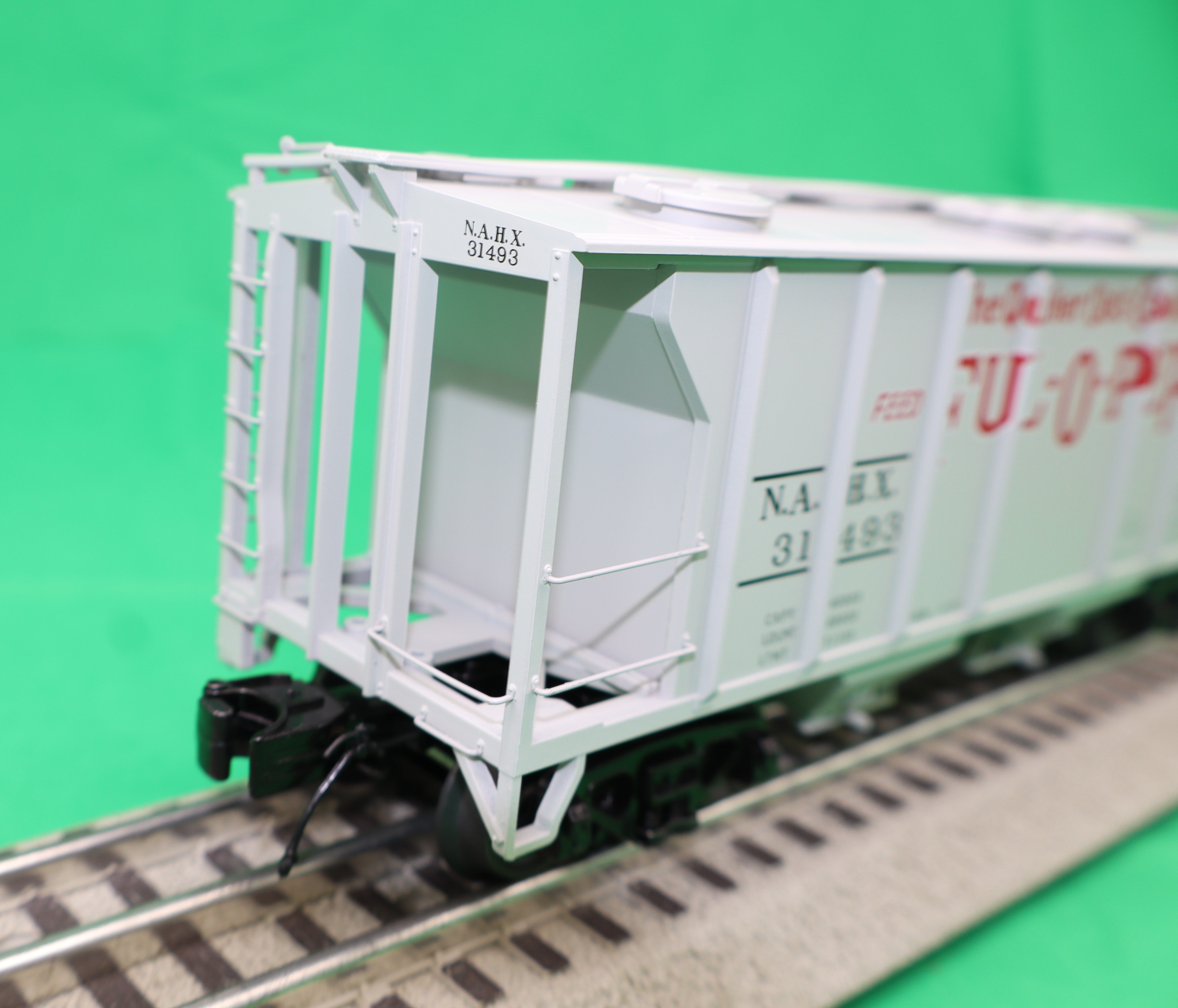 Atlas O 3001342 - Premier - PS-2 2-Bay Hopper "Full-O-Pep Feeds"