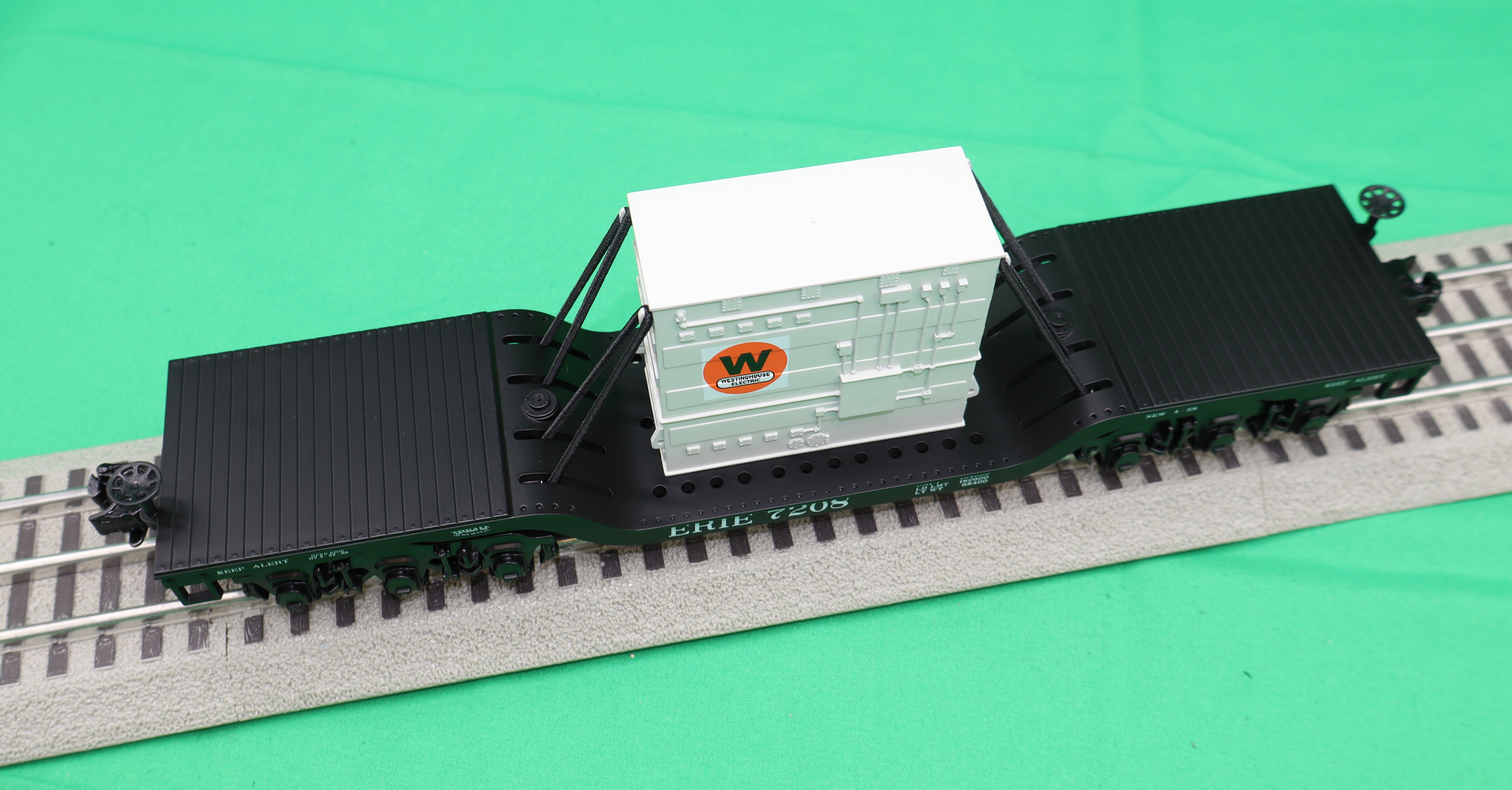 MTH 30-76947 - Dep. Center Flat Car "Erie" #7208 w/ Transformer Load (Westinghouse) - Custom Run for MrMuffin'sTrains