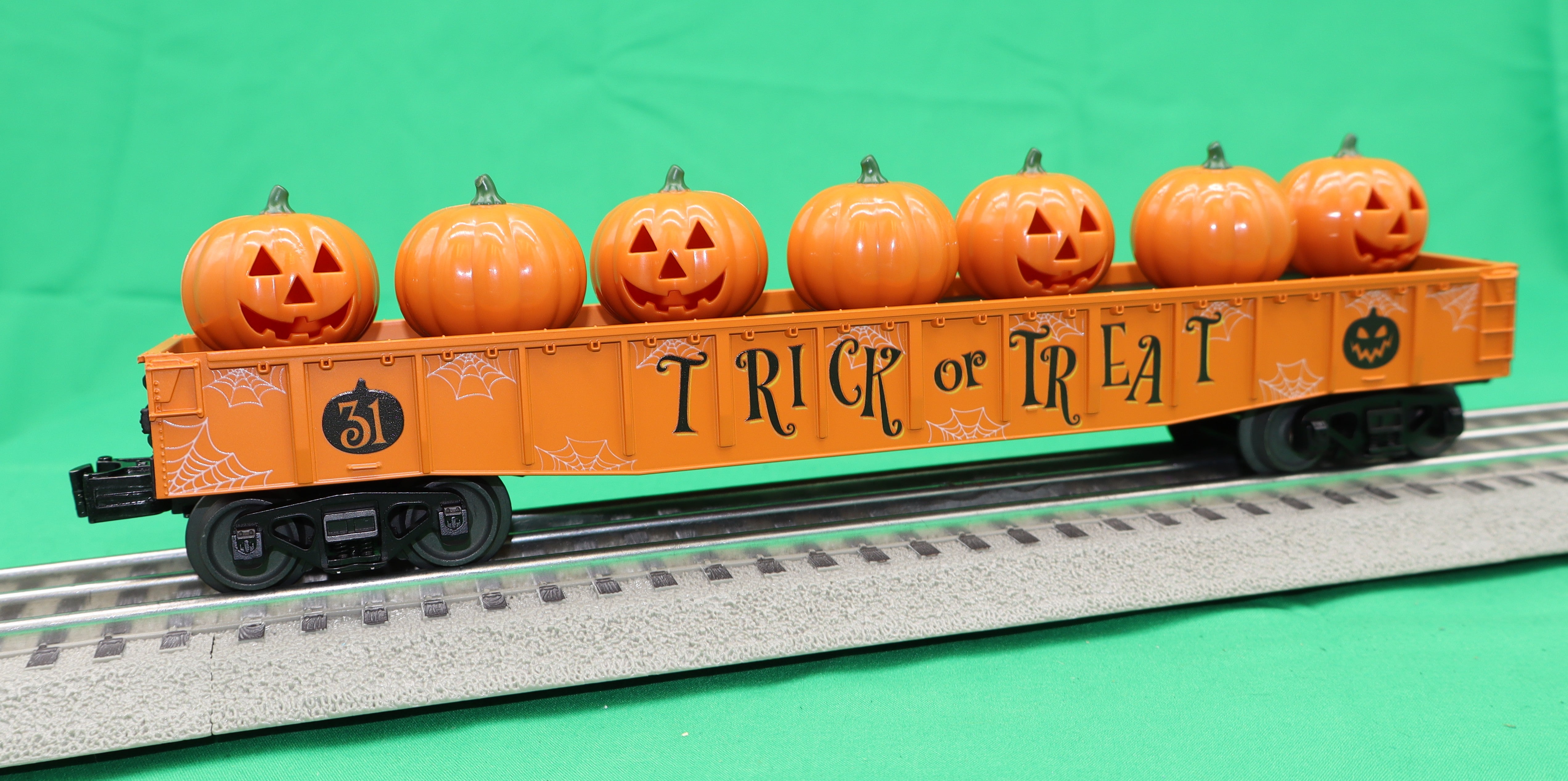 MTH 30-72260 - Gondola Car "Halloween" #31 w/ Flickering Lighted Jack-O-Lanterns