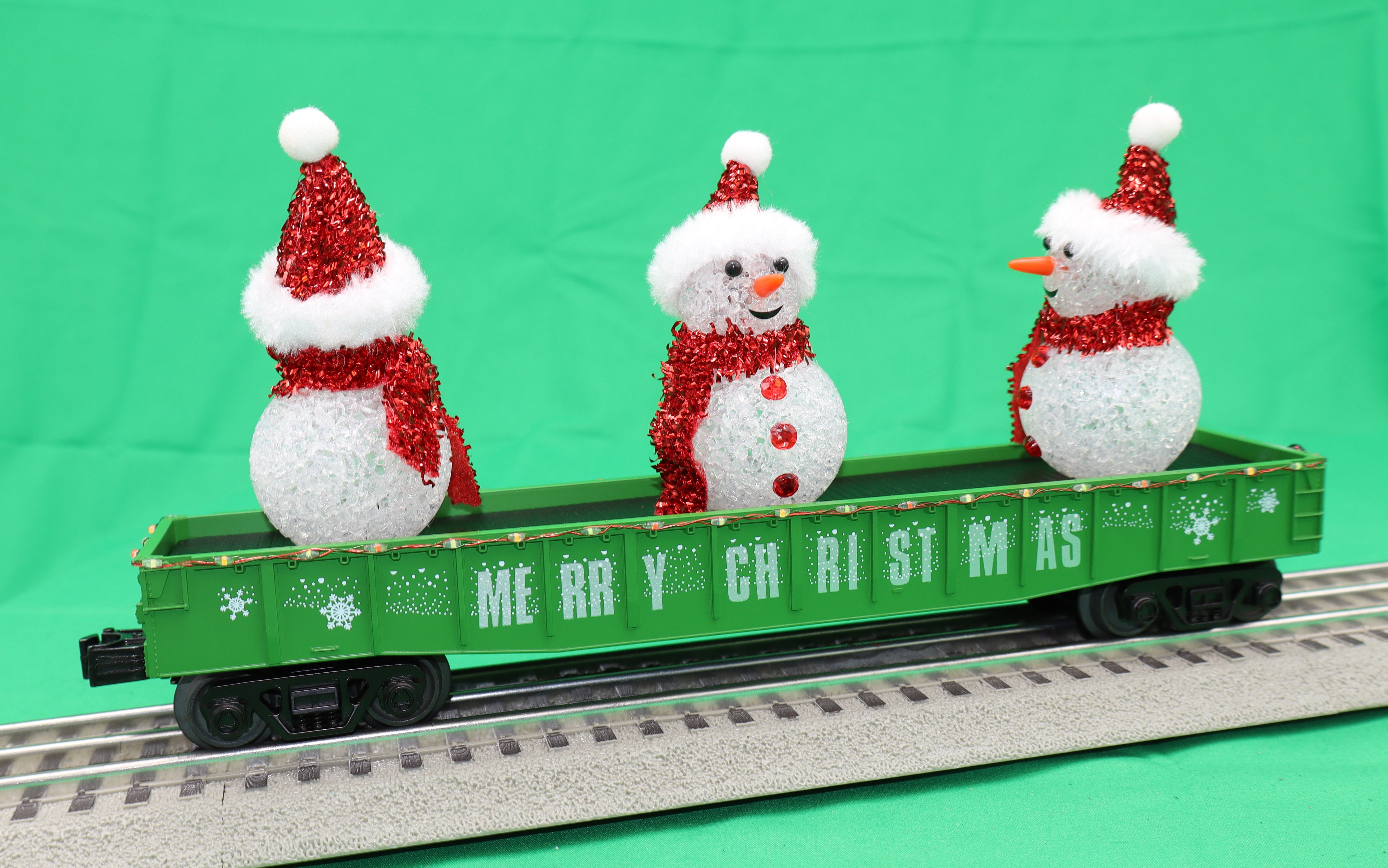 MTH 30-72263 - Gondola Car "Christmas" #1225 w/ LED Christmas Lights & Lighted Snowmen (Green)