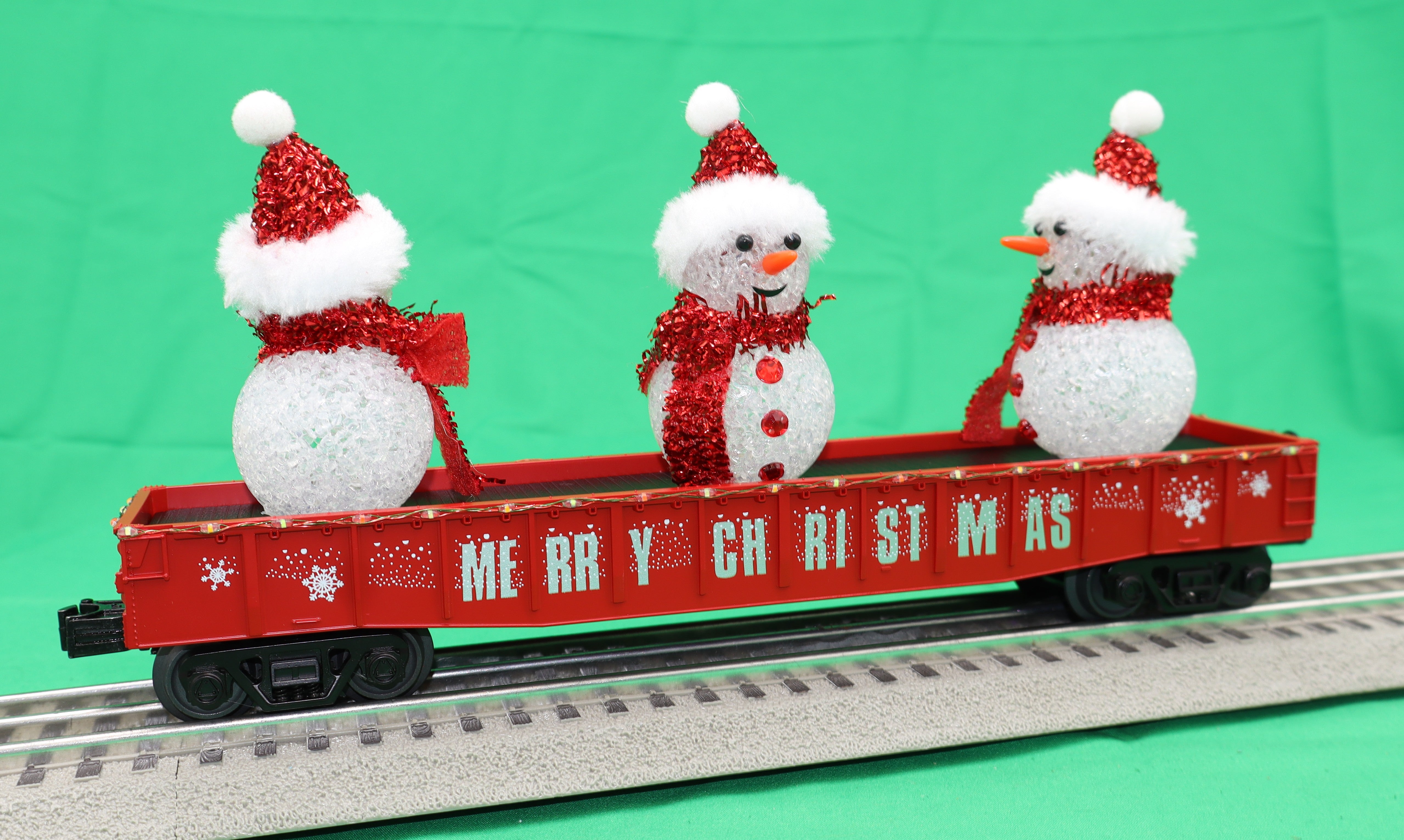 MTH 30-72262 - Gondola Car "Christmas" #1225 w/ LED Christmas Lights & Lighted Snowmen (Red)