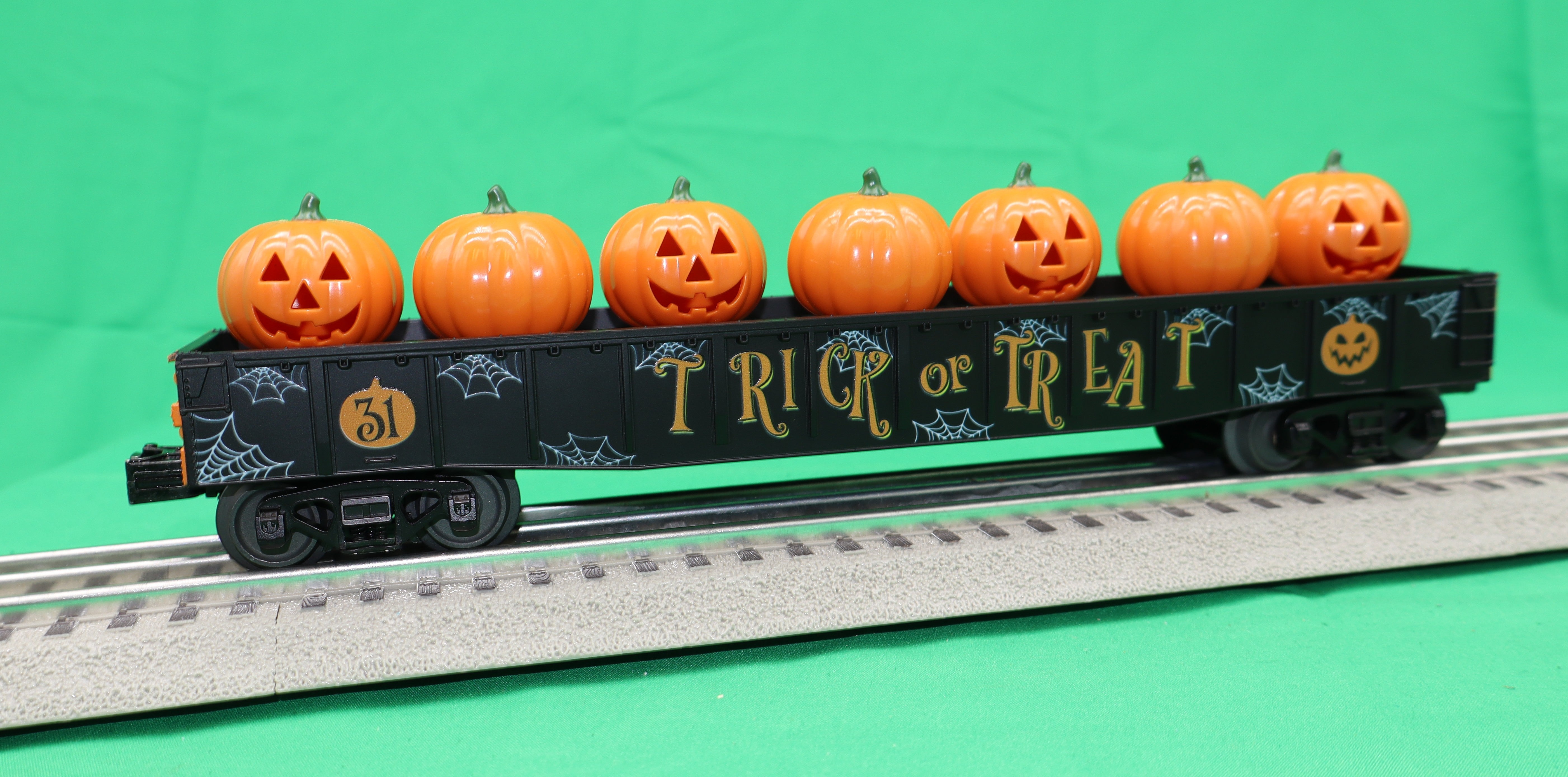 MTH 30-72261 - Gondola Car "Halloween" #31 w/ Flickering Lighted Jack-O-Lanterns