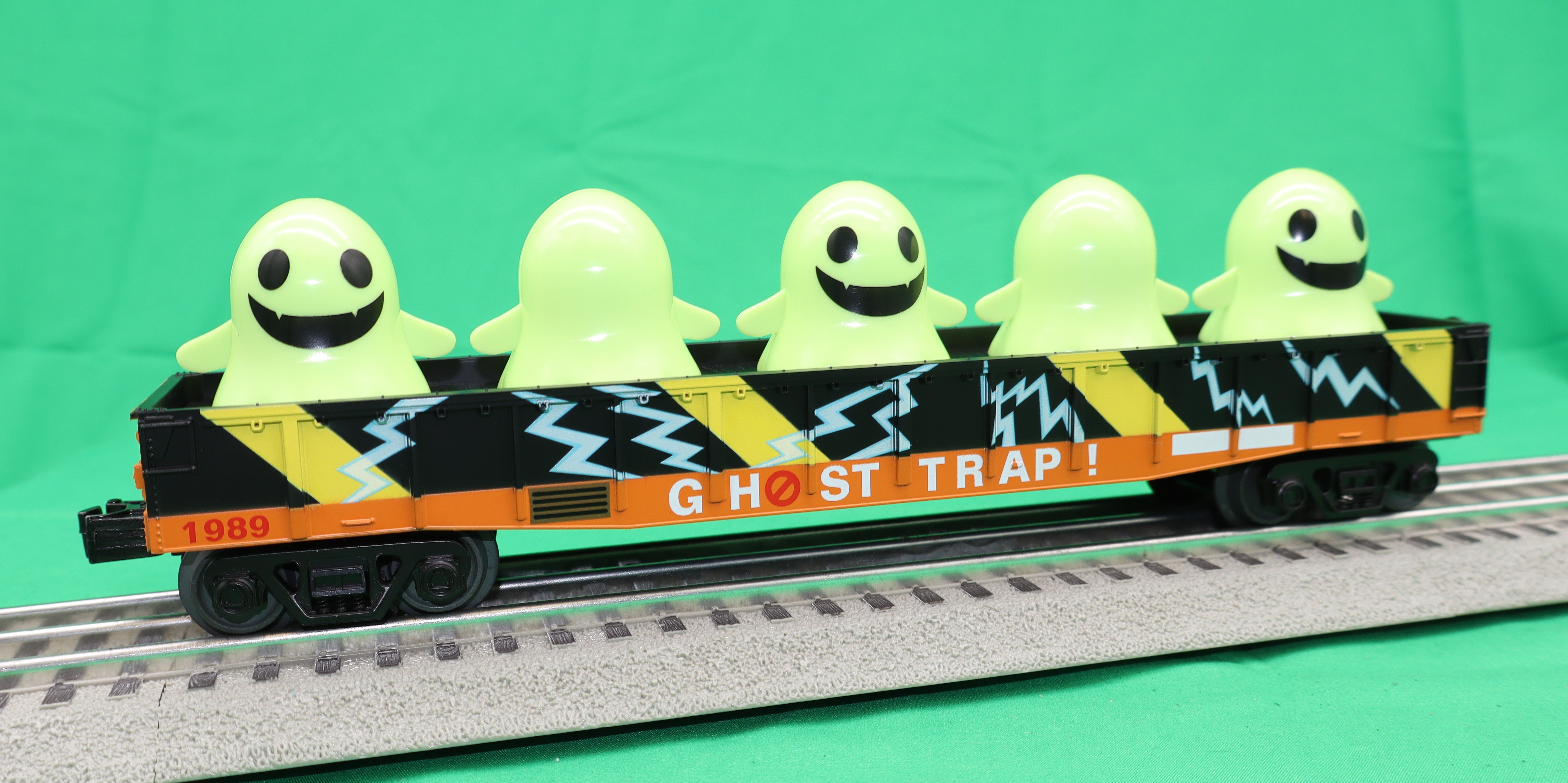MTH 30-72257 - Gondola Car "Ghost Trap" #1989 w/ Flickering Lighted Ghosts