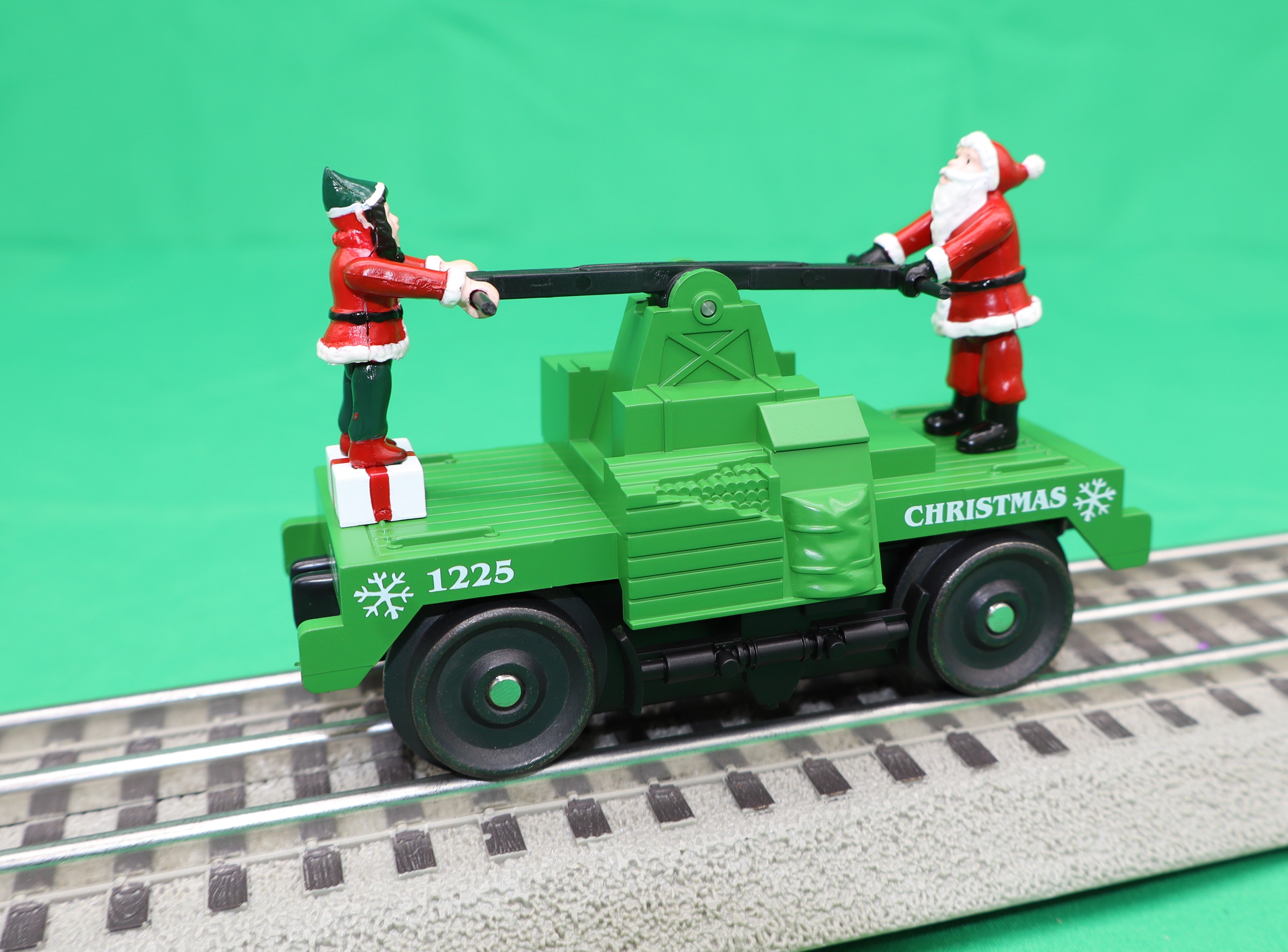 MTH 30-5256 - Operating Hand Car "Christmas" #1225 (Green)