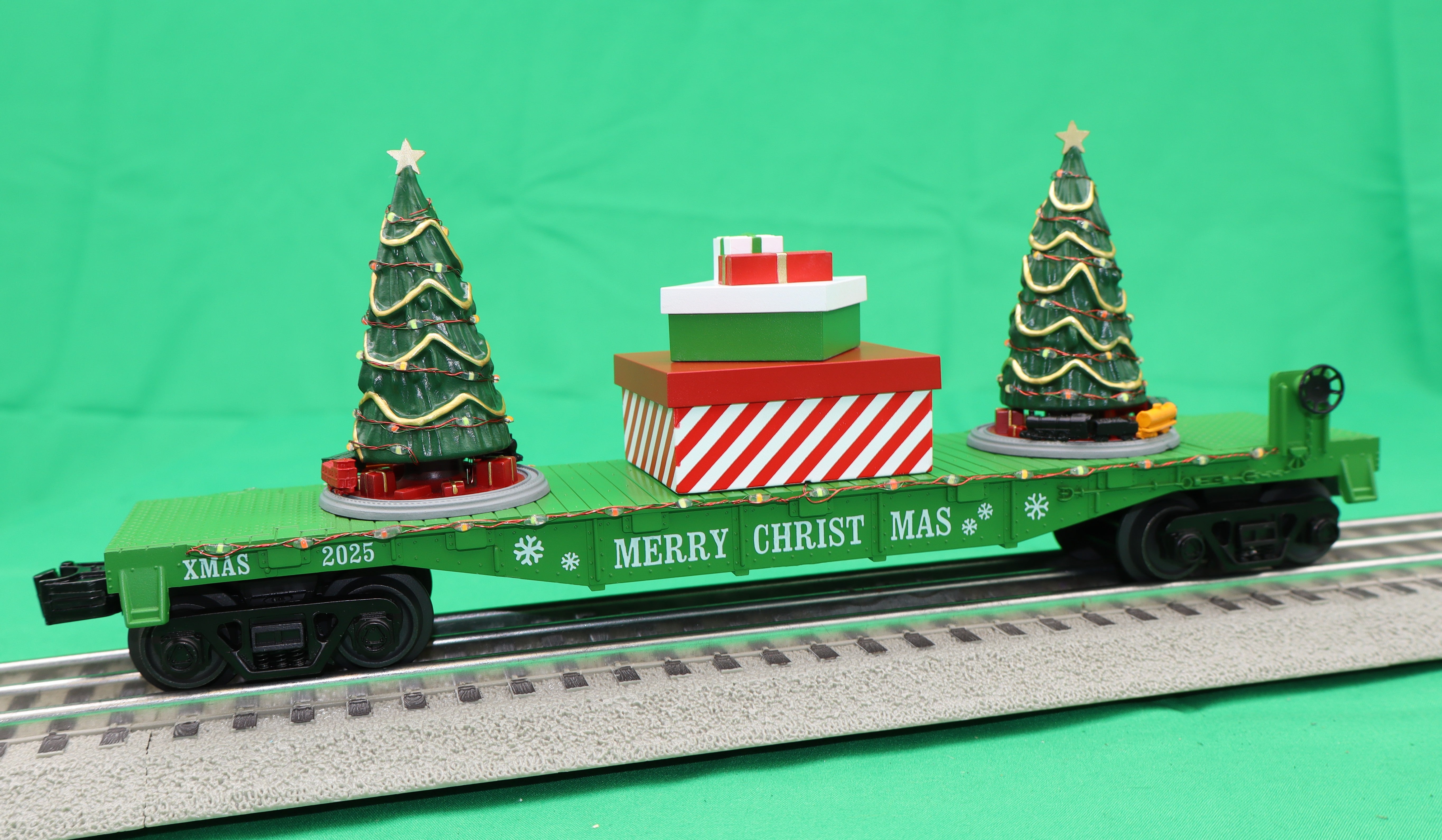 MTH 30-76943 - Flat Car "Christmas" #2025 w/ Lighted Christmas Trees