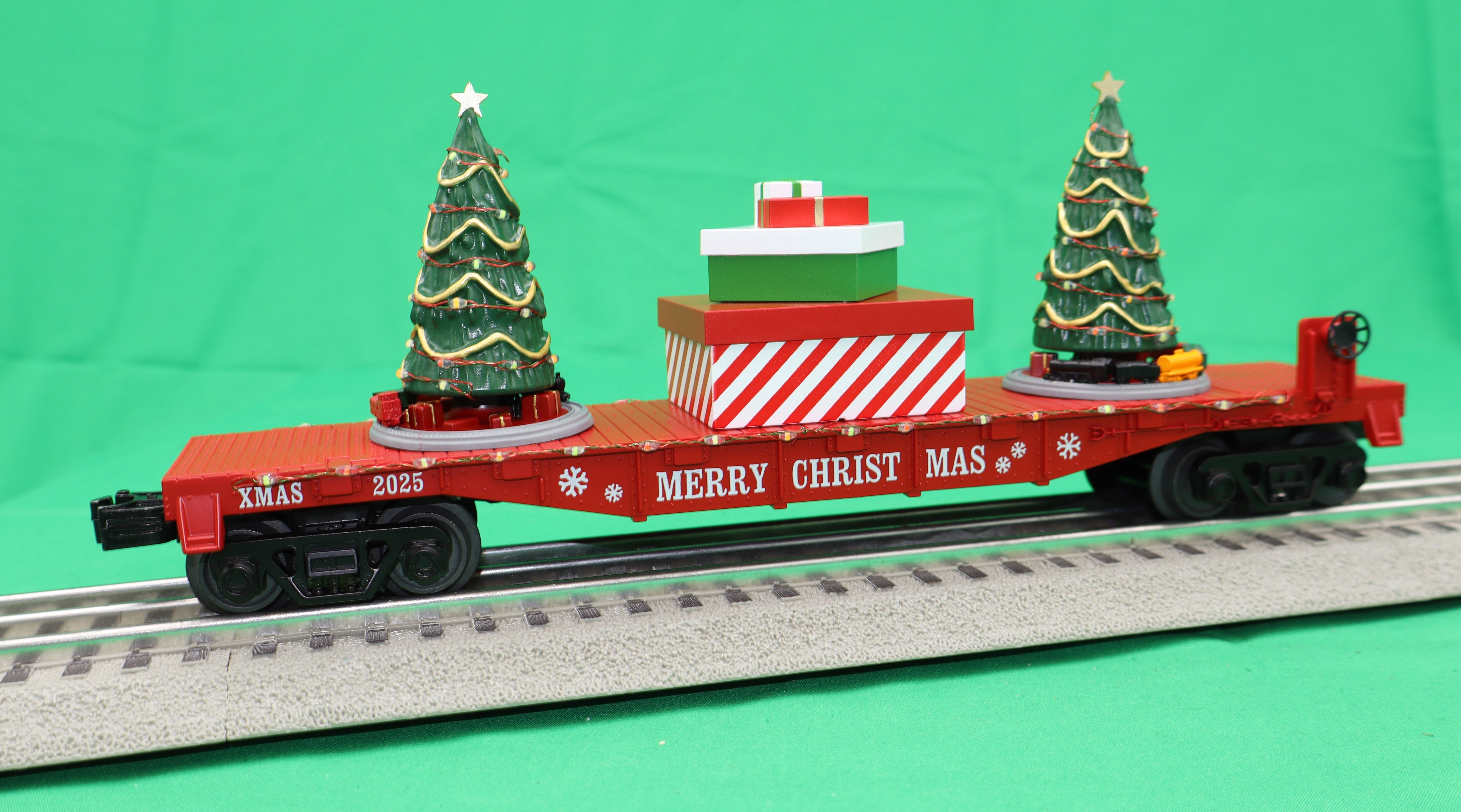 MTH 30-76942 - Flat Car "Christmas" #2025 w/ Lighted Christmas Trees