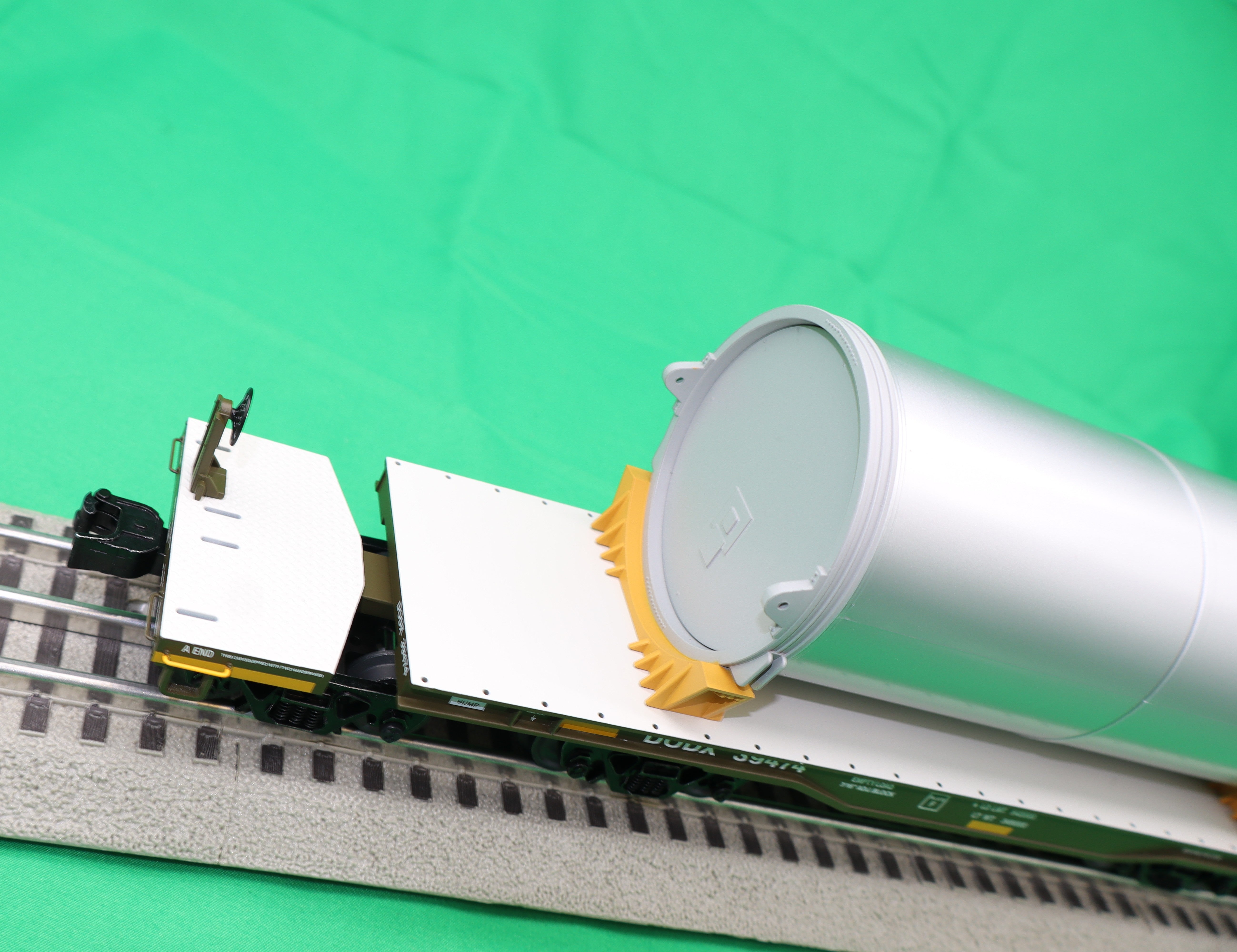 Lionel 2526200 - Heavy Duty Flatcar "DODX" #39474