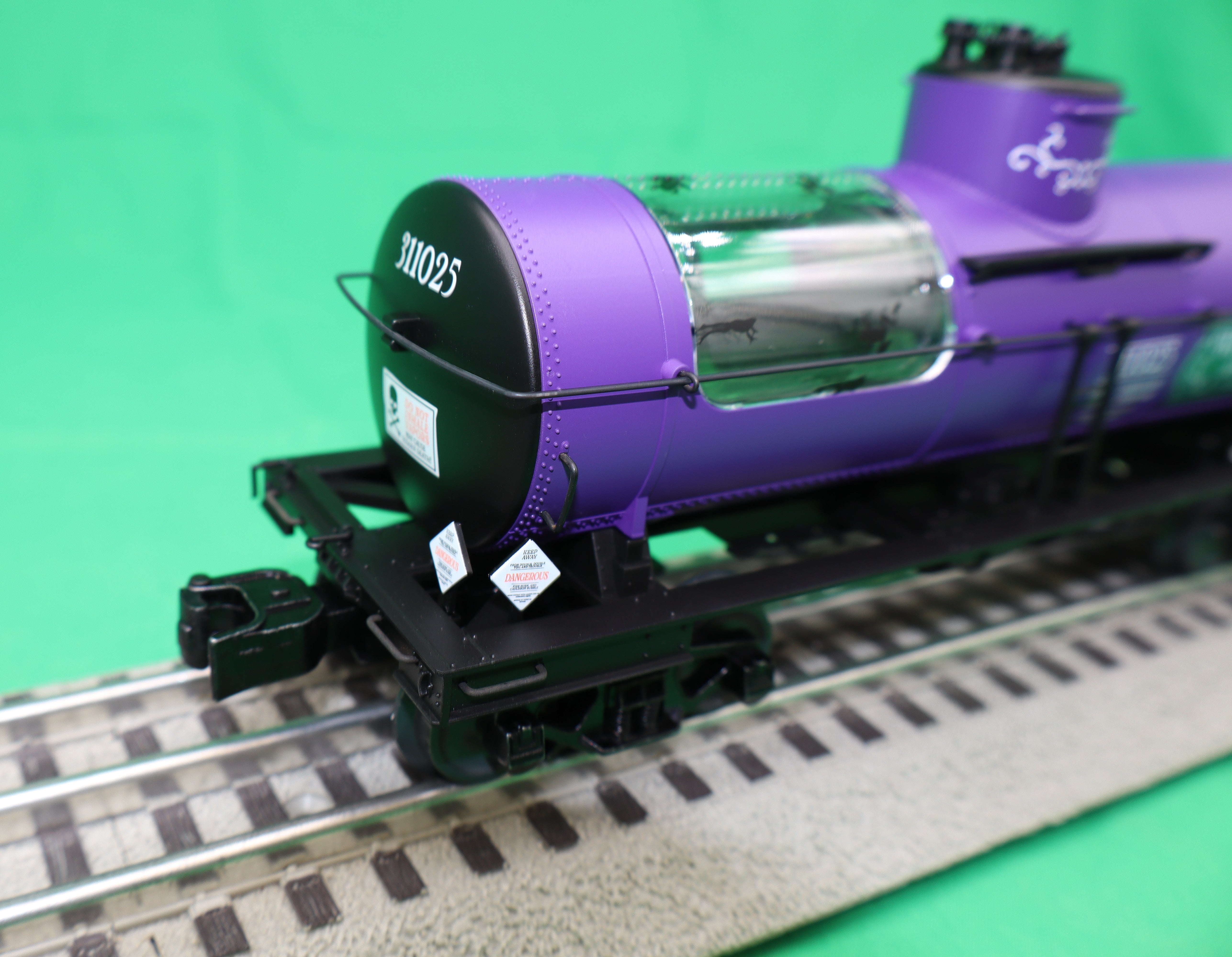 Lionel 2526280 - 8k Gallon Tank Car "Halloween" #311025