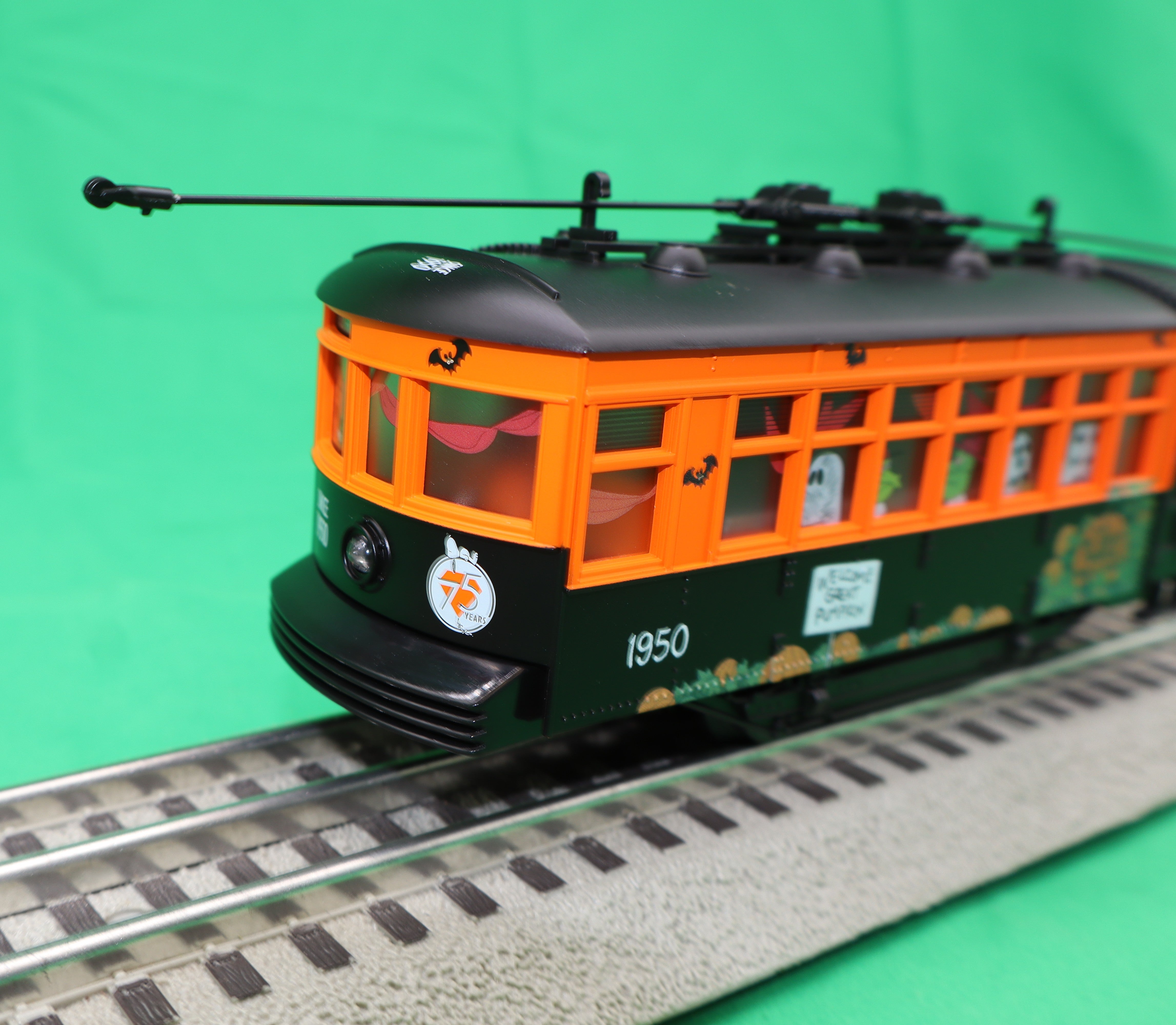 Lionel 2535140 - Peanuts - 75th Anniversary Trolley "Halloween"