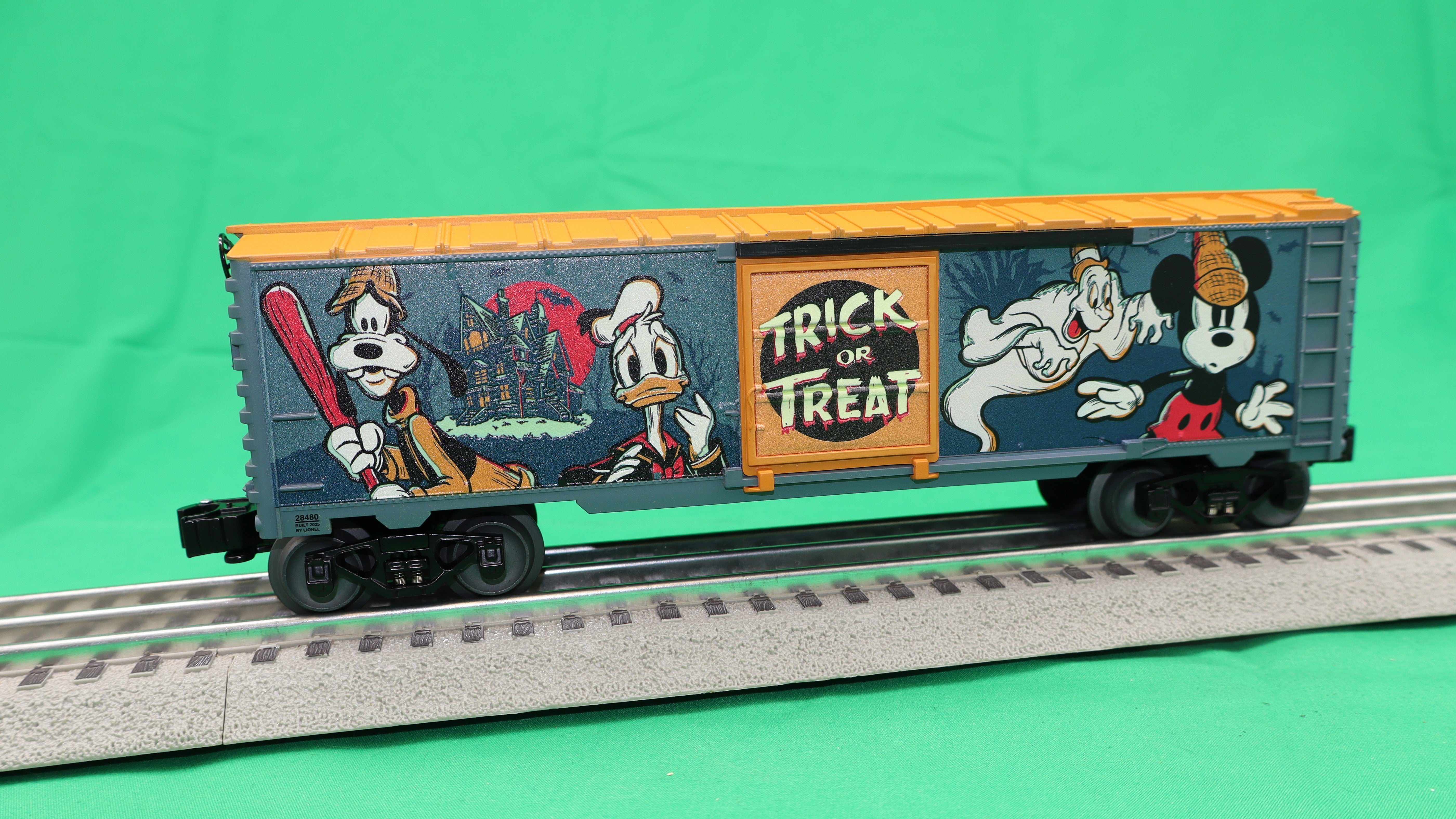 Lionel 2528480 - Disney Mickey & Friends Boxcar "Lonesome Ghosts"