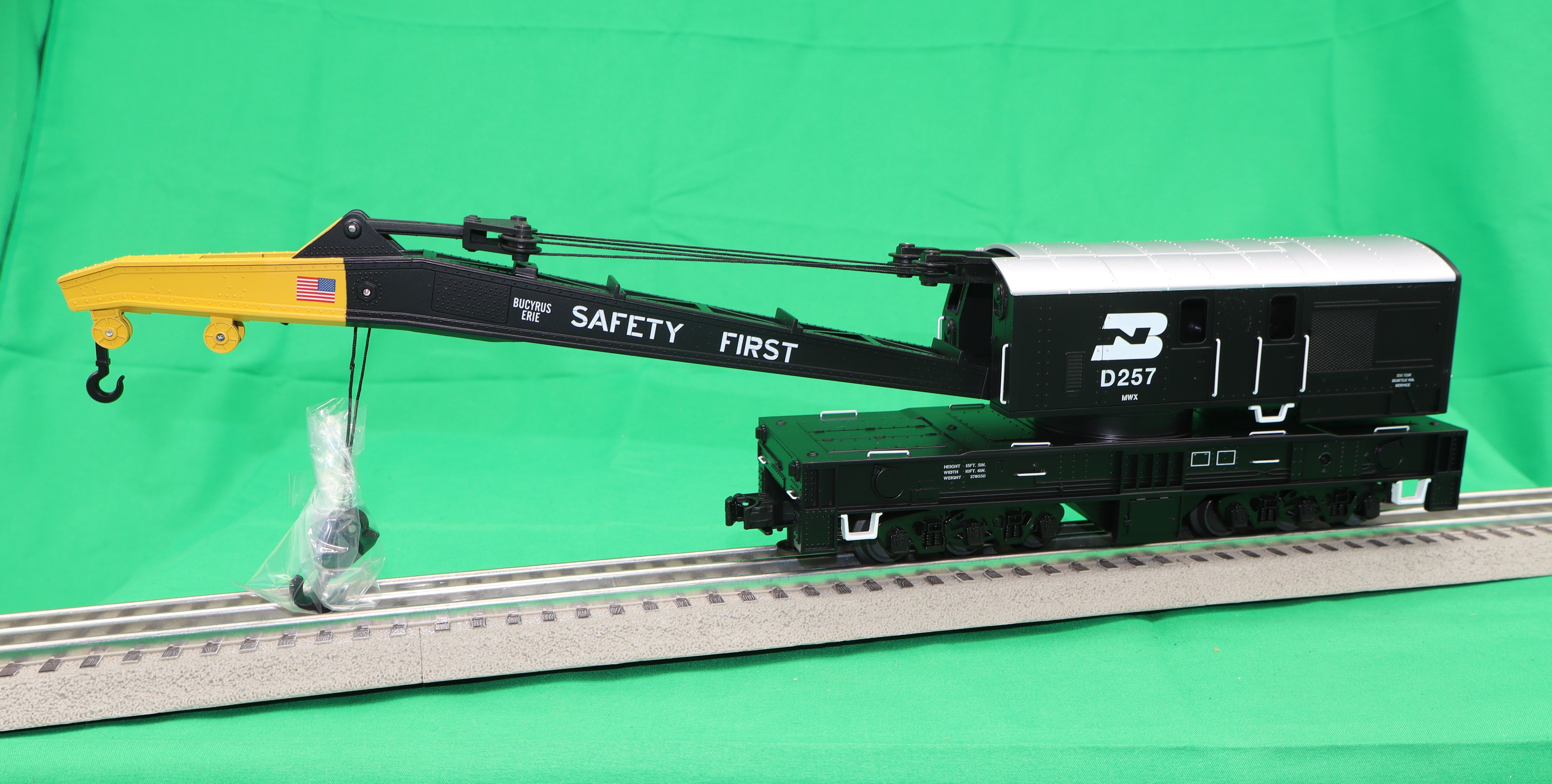 Atlas O 3001741 - Premier - Crane Car “Burlington Northern” #D257