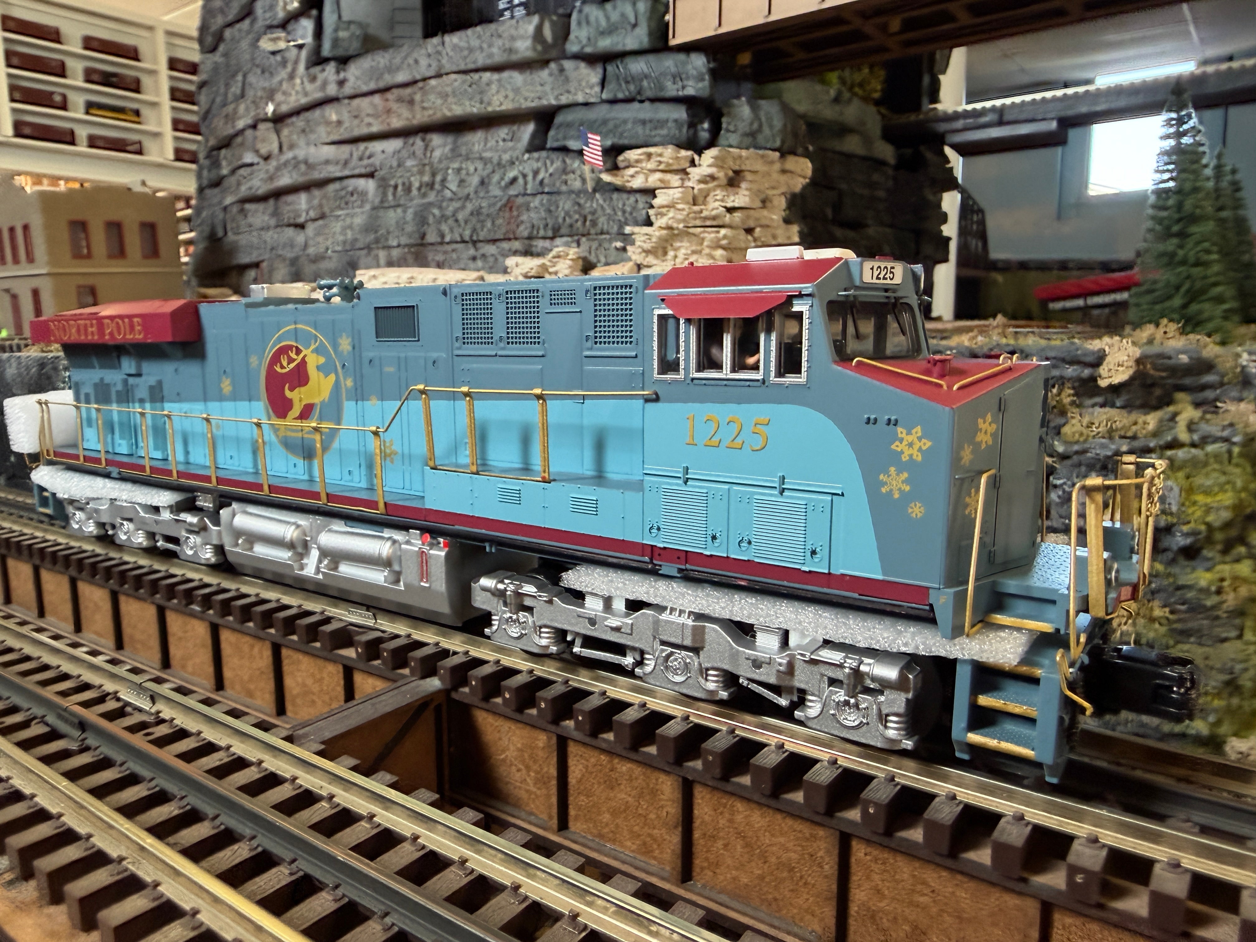 MTH 30-21327-1 - ES44AC Imperial Diesel Engine "North Pole" #1225 w/ PS3