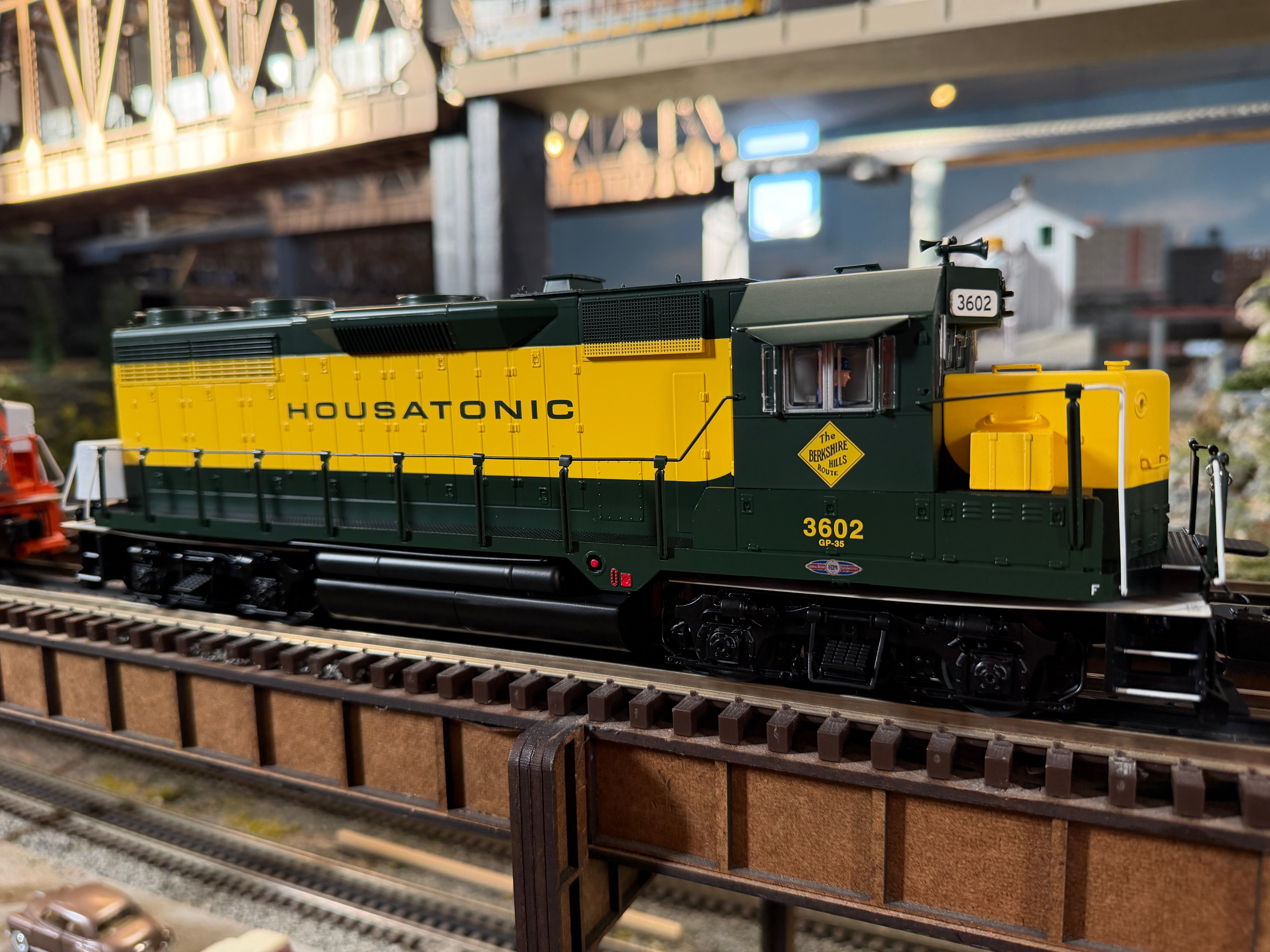 Lionel 2533781 - Legacy GP35 Diesel Locomotive "Housatonic" #3601