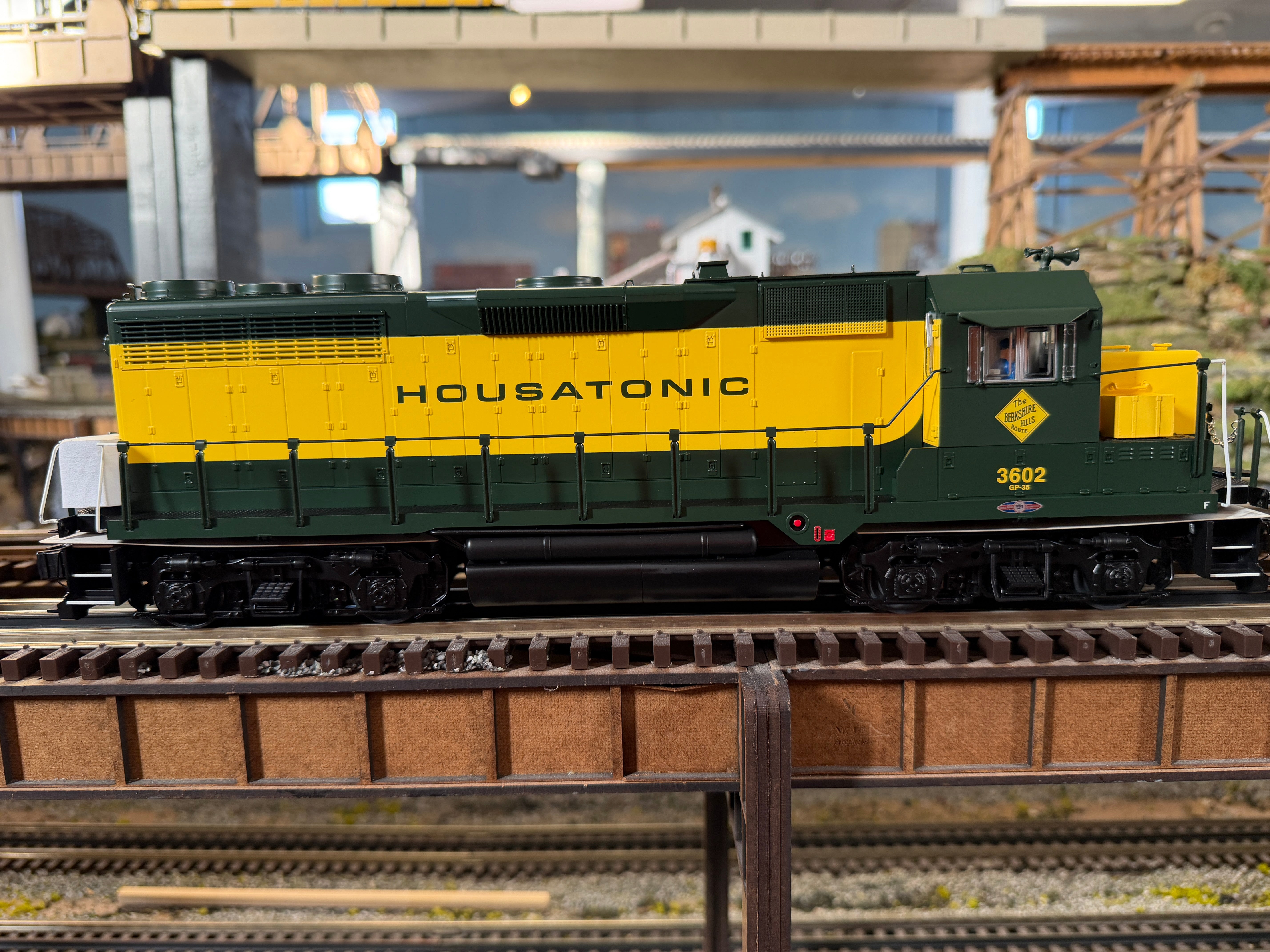 Lionel 2533781 - Legacy GP35 Diesel Locomotive "Housatonic" #3601