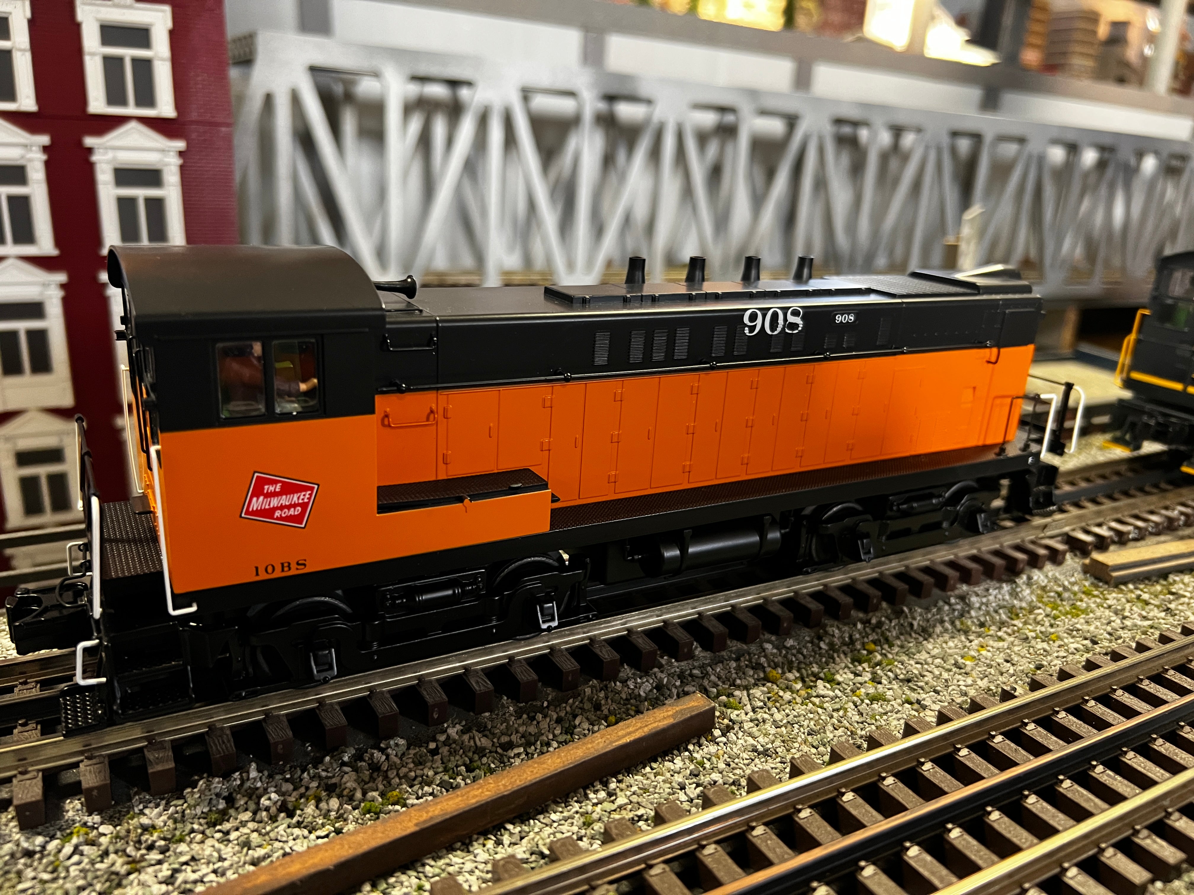 MTH 20-21654-1 - VO 1000 Diesel Engine "Milwaukee Road" w/ PS3 #908 - Custom Run for MrMuffin'sTrains