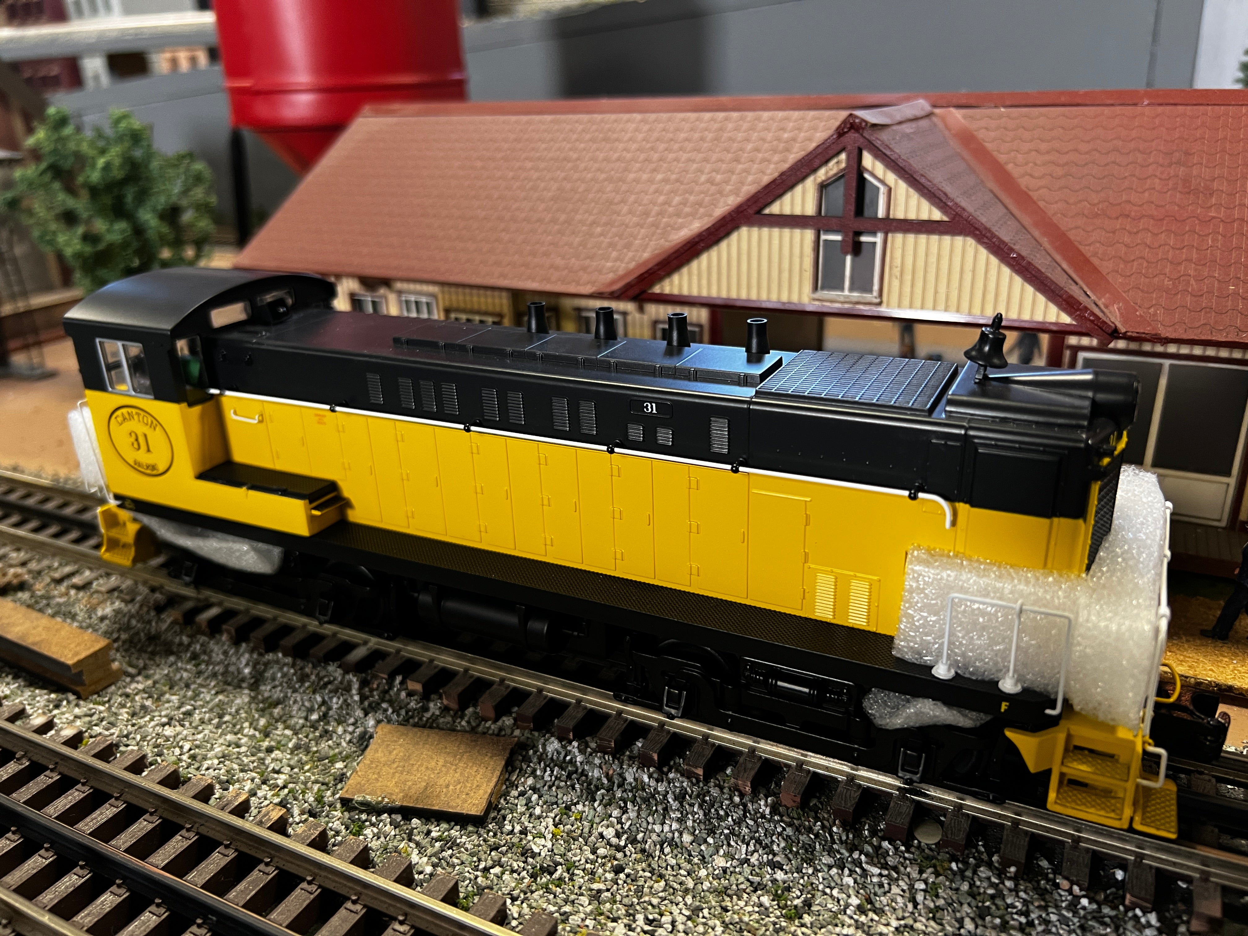 MTH 20-21605-1 - VO 1000 Diesel Engine "Canton" #31 w/ PS3 (Hi-Rail Wheels)