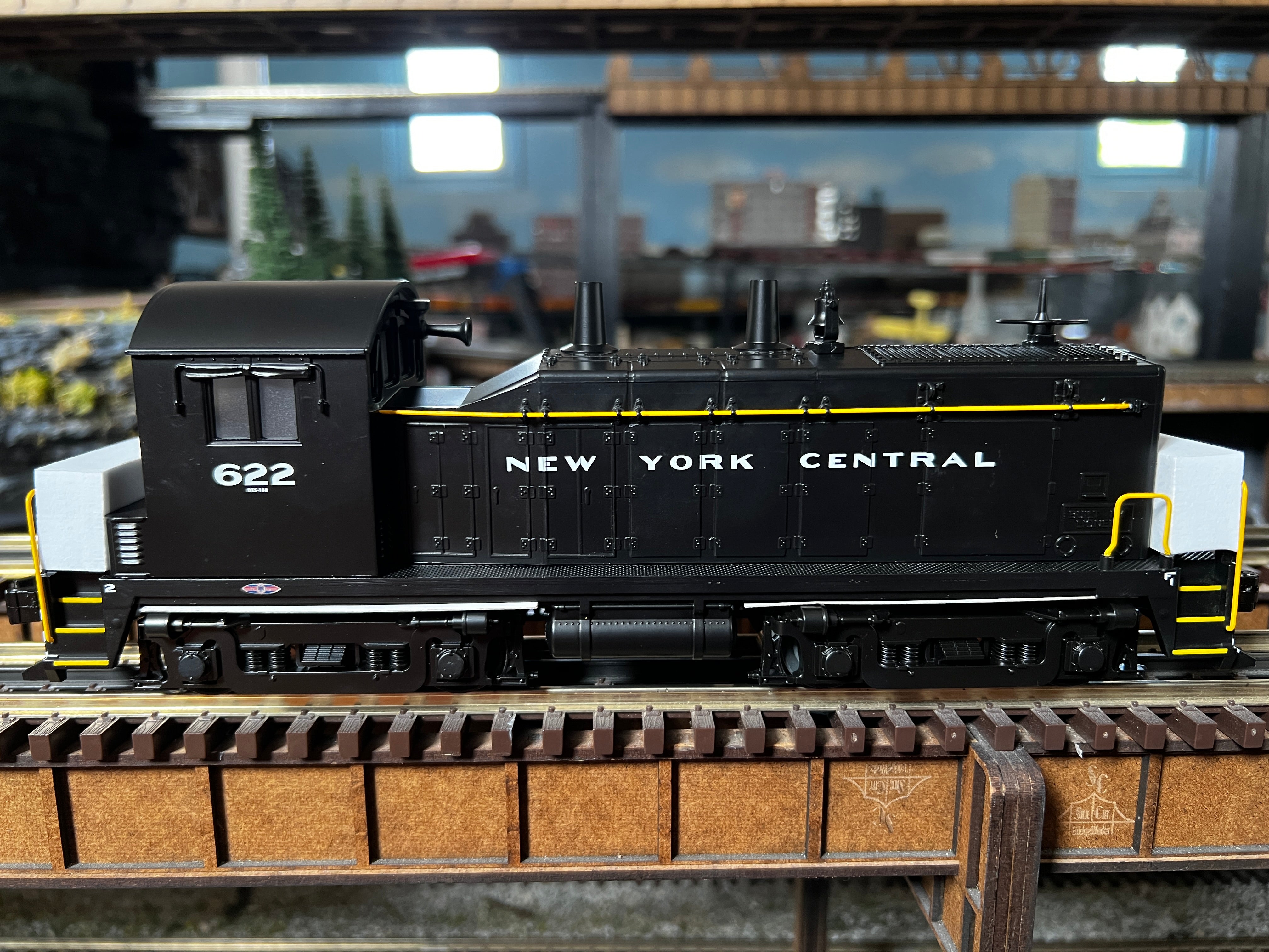 Lionel 2334020 - LionChief+ 2.0 NW-2 Diesel Locomotive "New York Central" #622