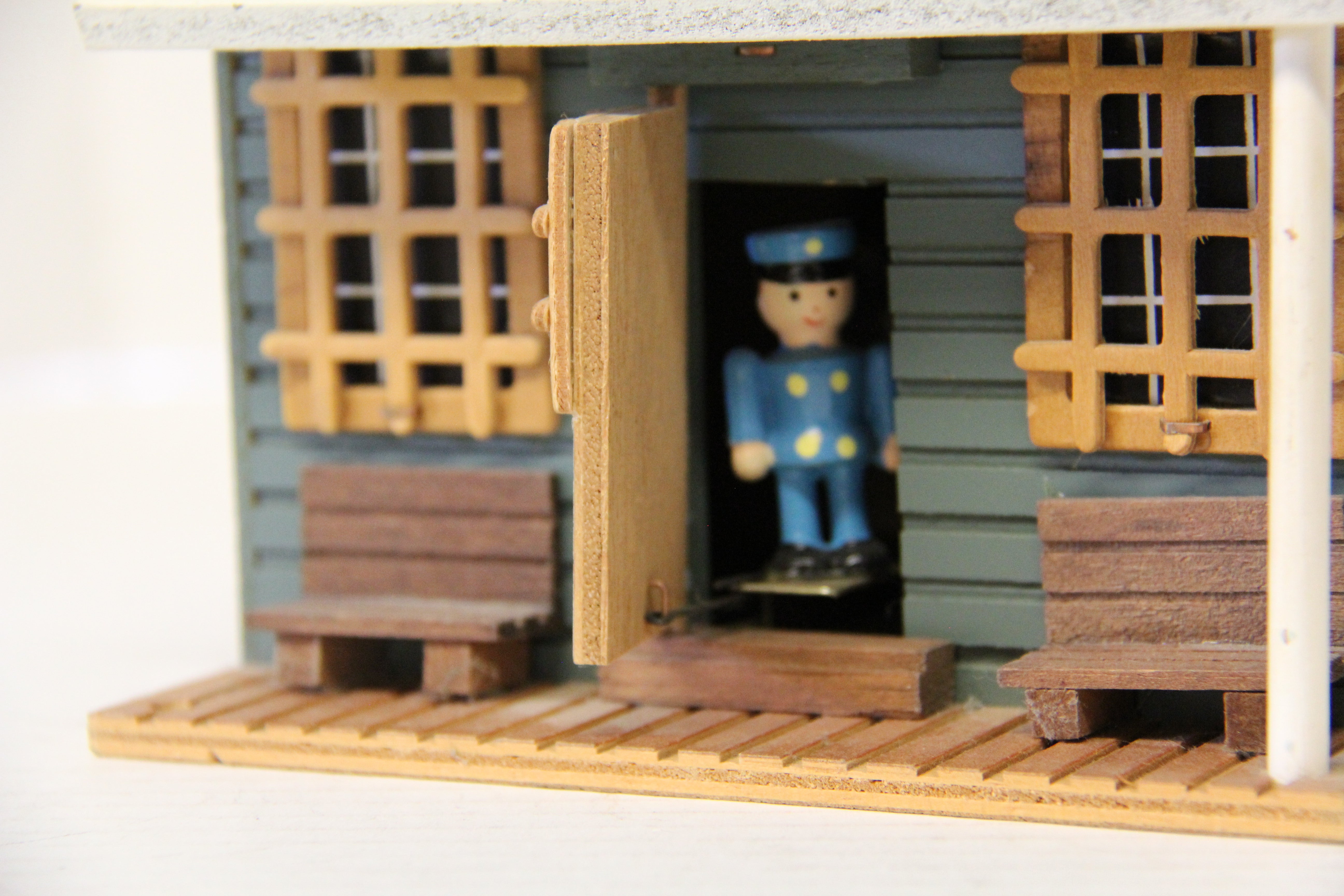 Music in Motion Police Dept Music Box-Second hand-M4697