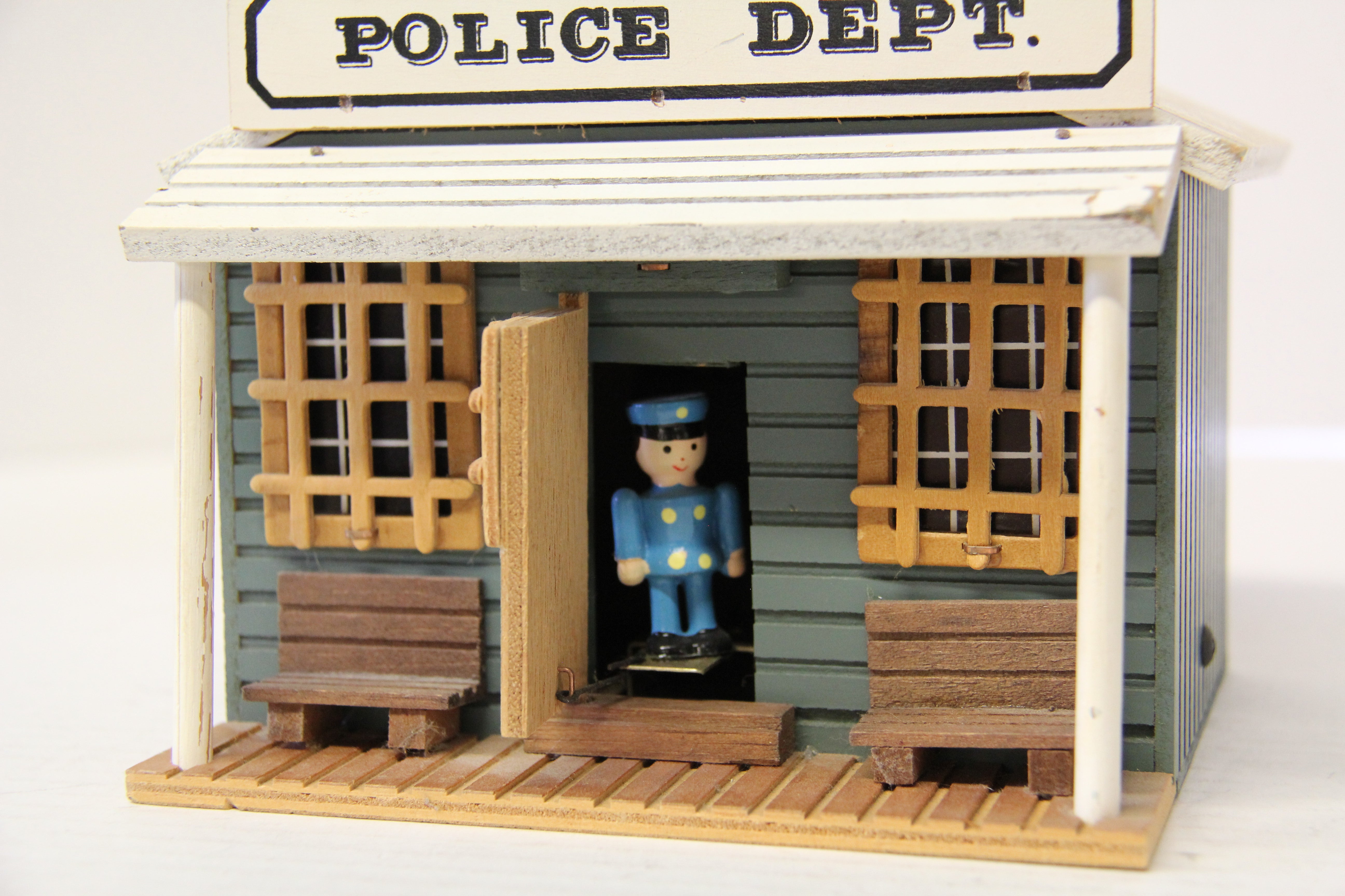 Music in Motion Police Dept Music Box-Second hand-M4697