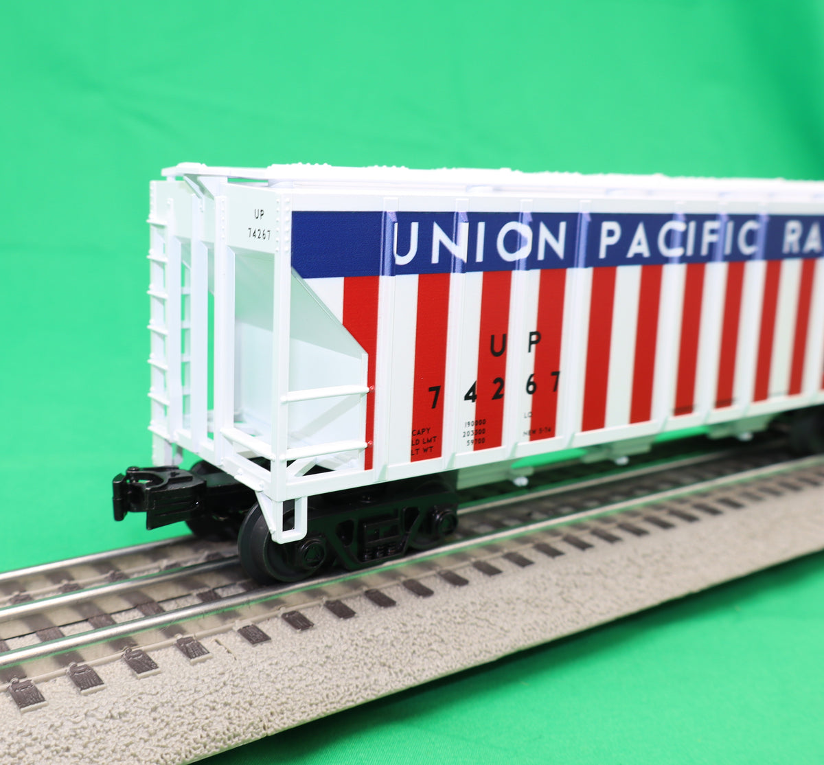 MTH 30-75775 - RailKing - Ps-2 Discharge Hopper Car "Union Pacific" #74267