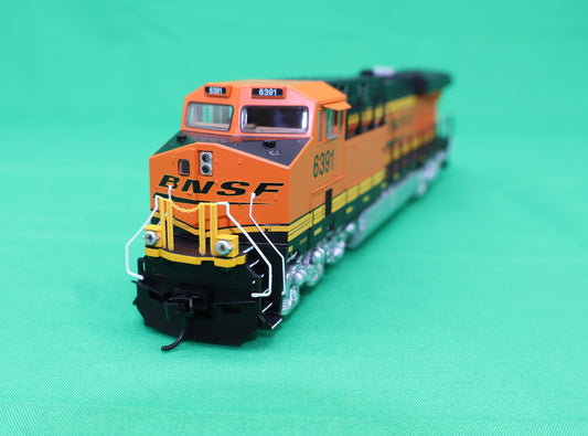 Walthers HO 910-10224 - Mainline - GE ES44AC Evolution Series GEVO Diesel Engine "BNSF" #6391 (Standard DC)