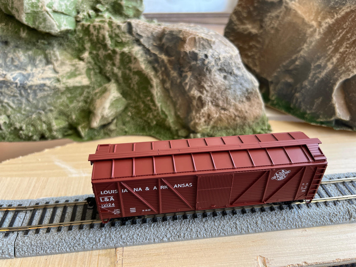 Walthers HO 910-40370 - Mainline - 40' ARA Single Sheathed Boxcar w/Dreadnaught Ends "Louisiana & Arkansas" #12152
