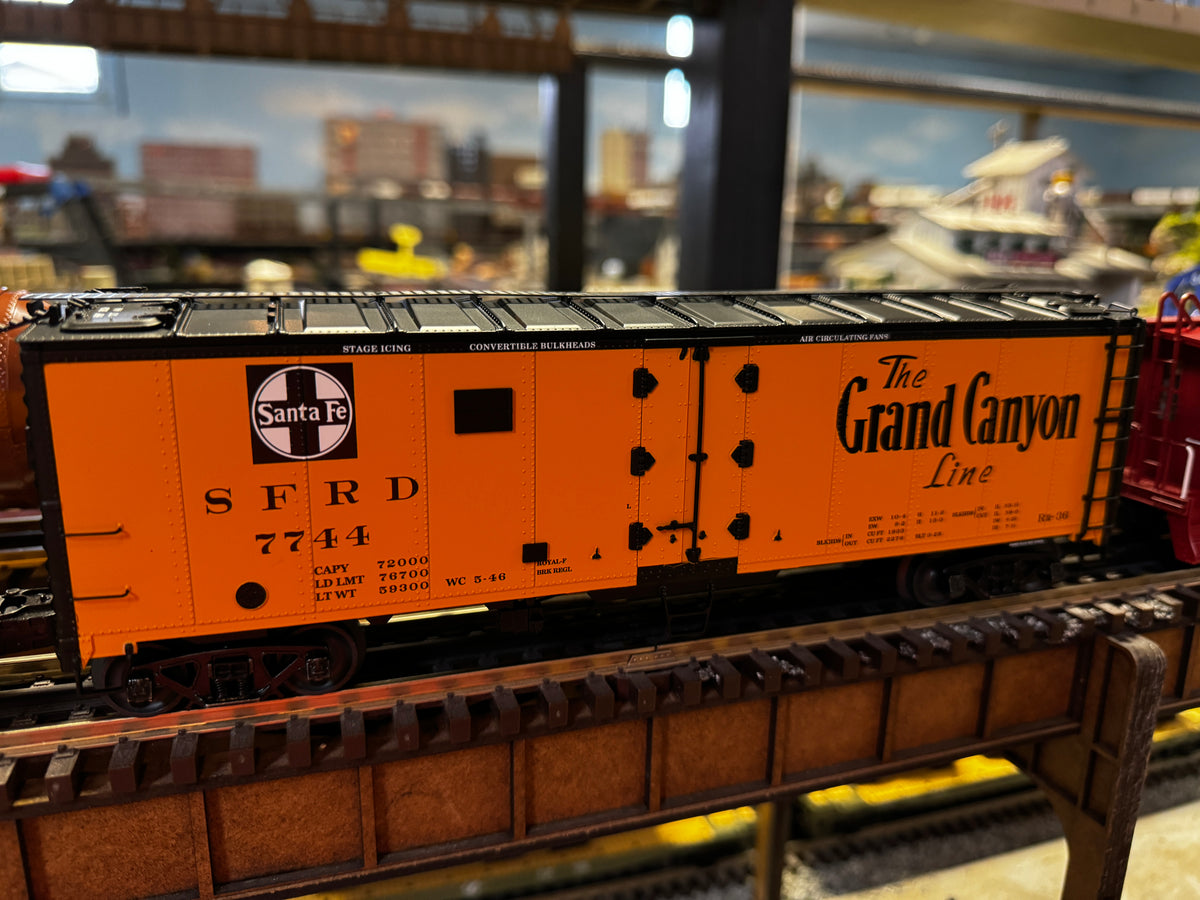 Lionel 2322080 - Legacy Fast Fruit Express "Santa Fe" Freight Set - MrMuffin'sTrains