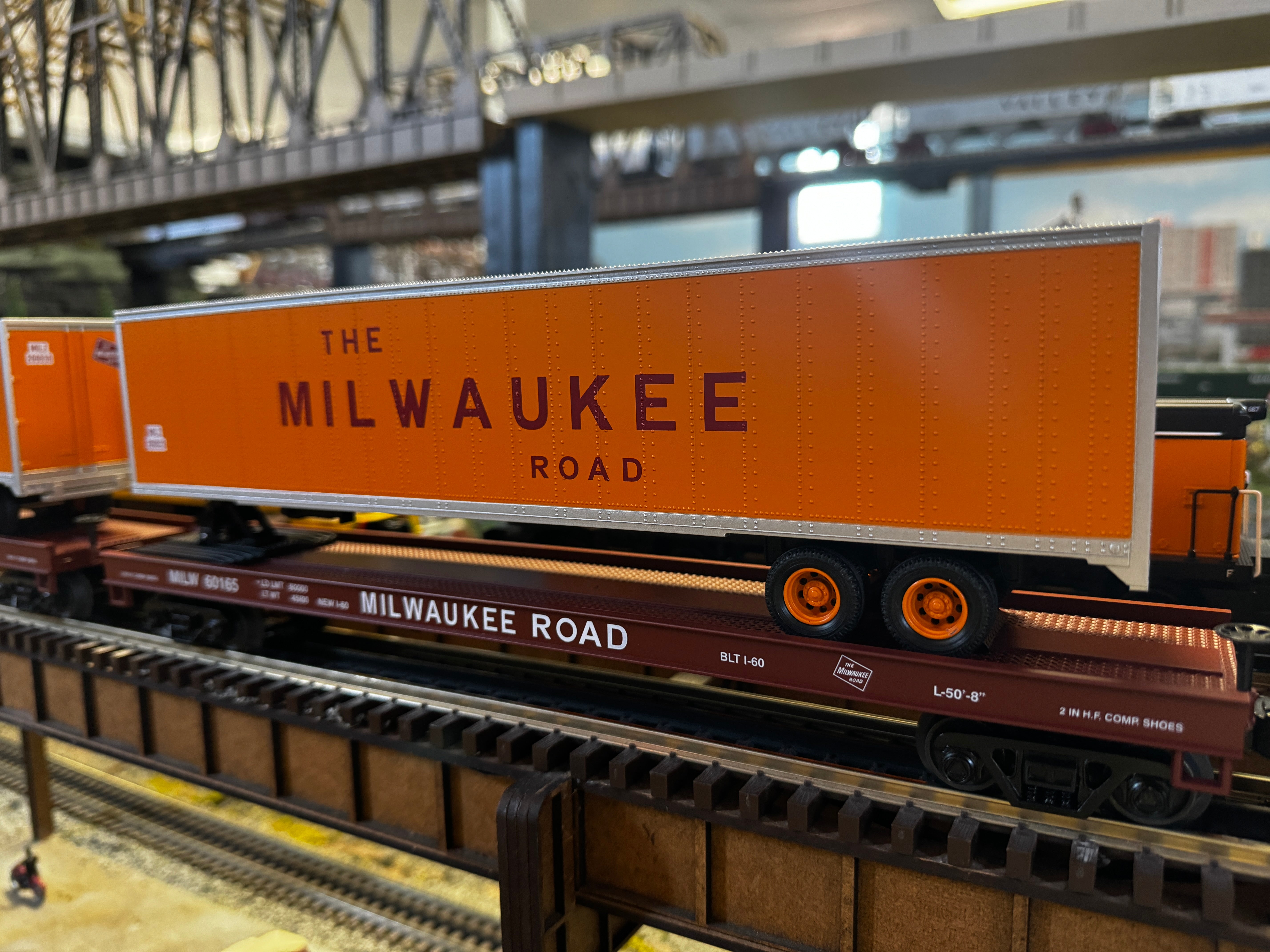 MTH 20-95649 - Flat Car "Milwaukee Road" #60165 w/ 48' Trailer - Custom Run for MrMuffin'sTrains