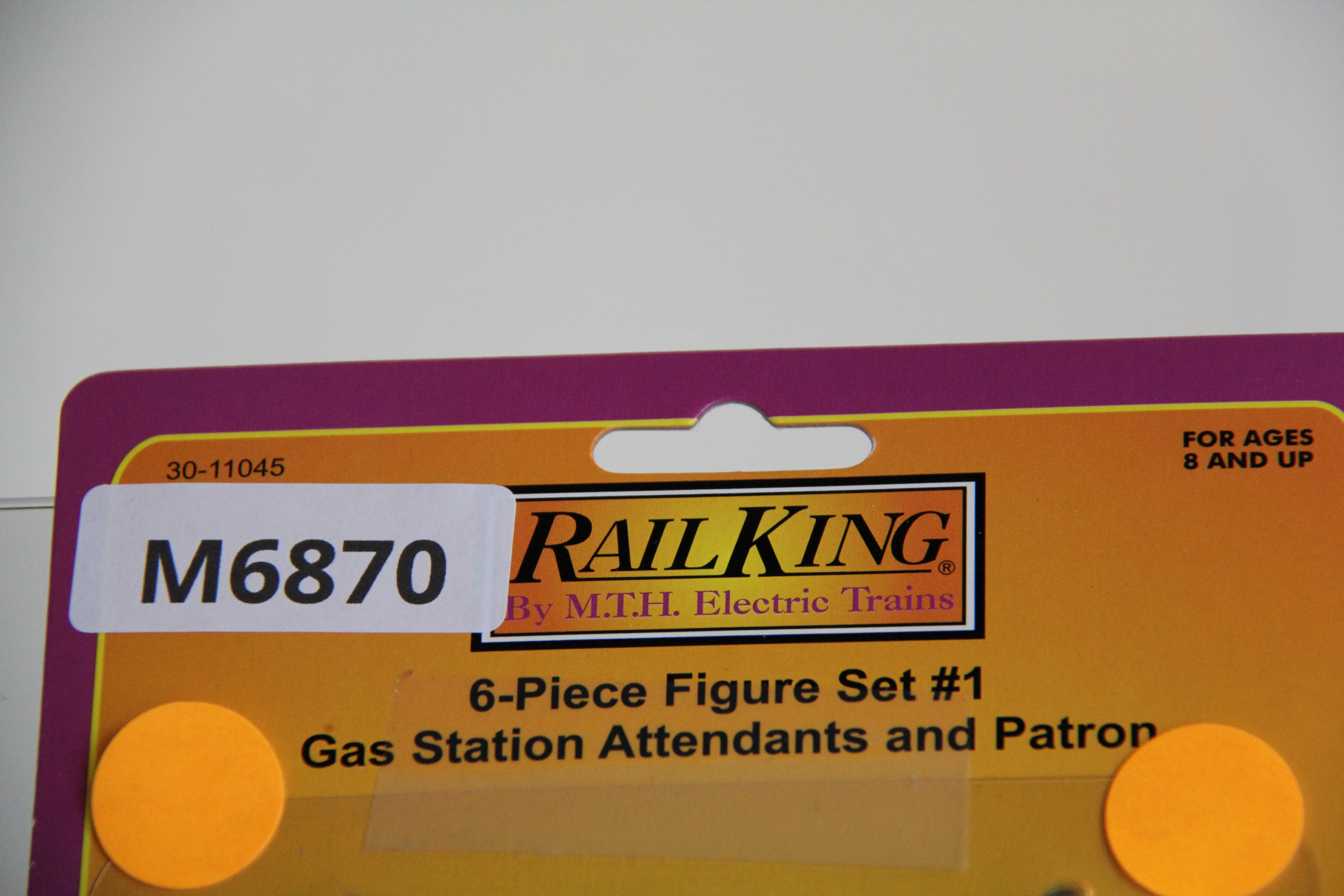 Rail King 30-11045 Gas Station Attendants and Patrons-Second hand-M6870