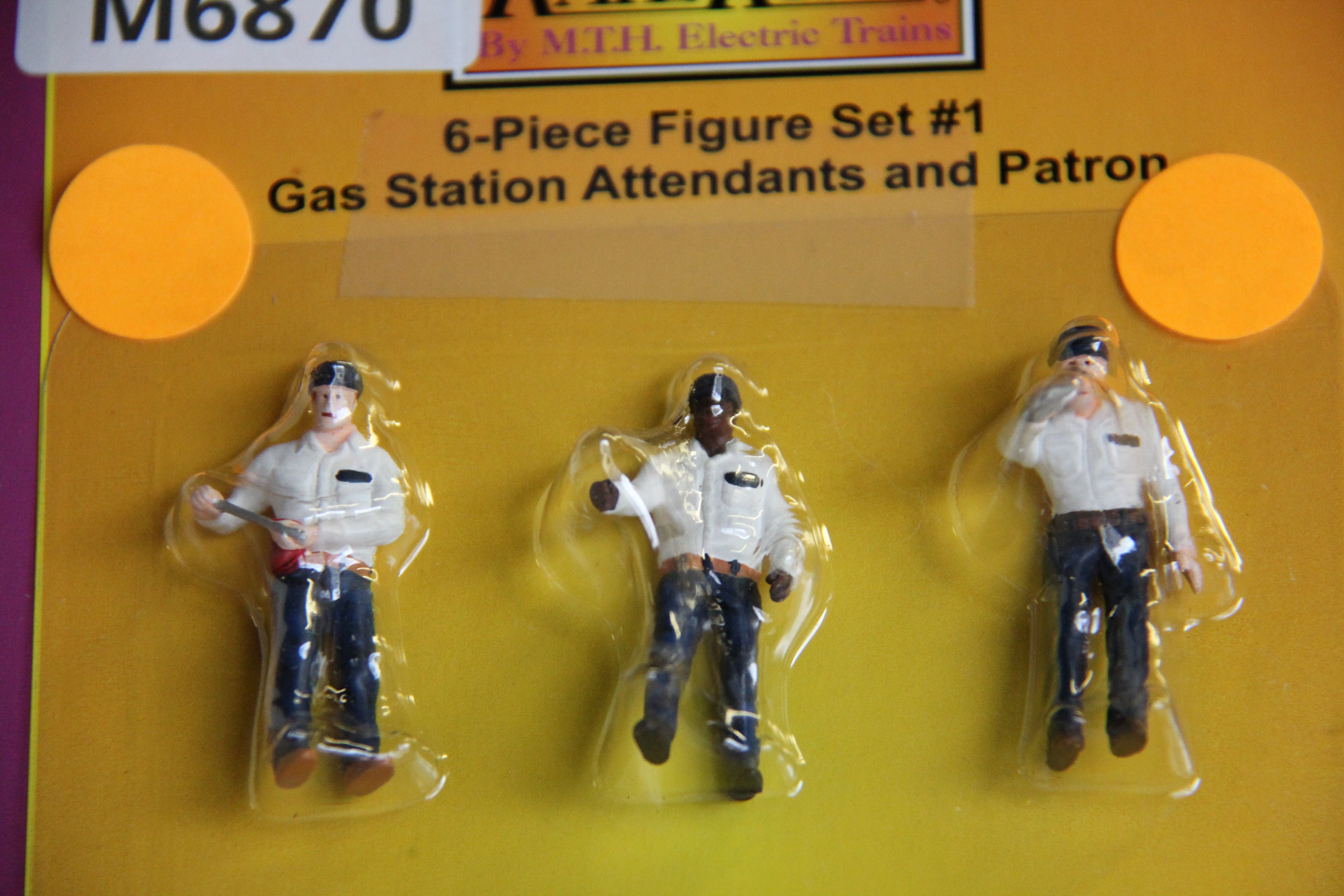 Rail King 30-11045 Gas Station Attendants and Patrons-Second hand-M6870