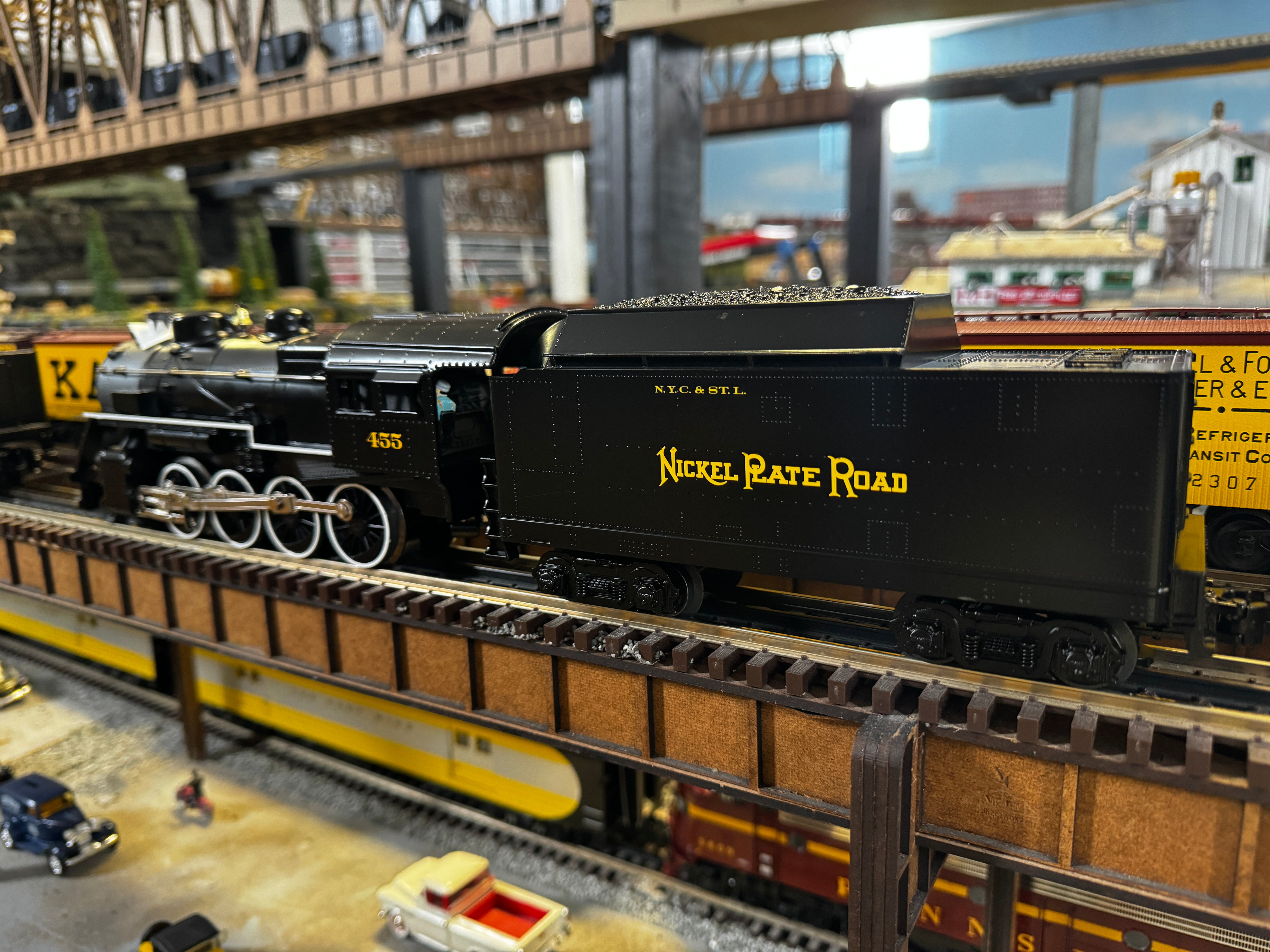 Lionel 2332100 - LionChief 2-8-0 Steam Locomotive "Nickel Plate Road" #455