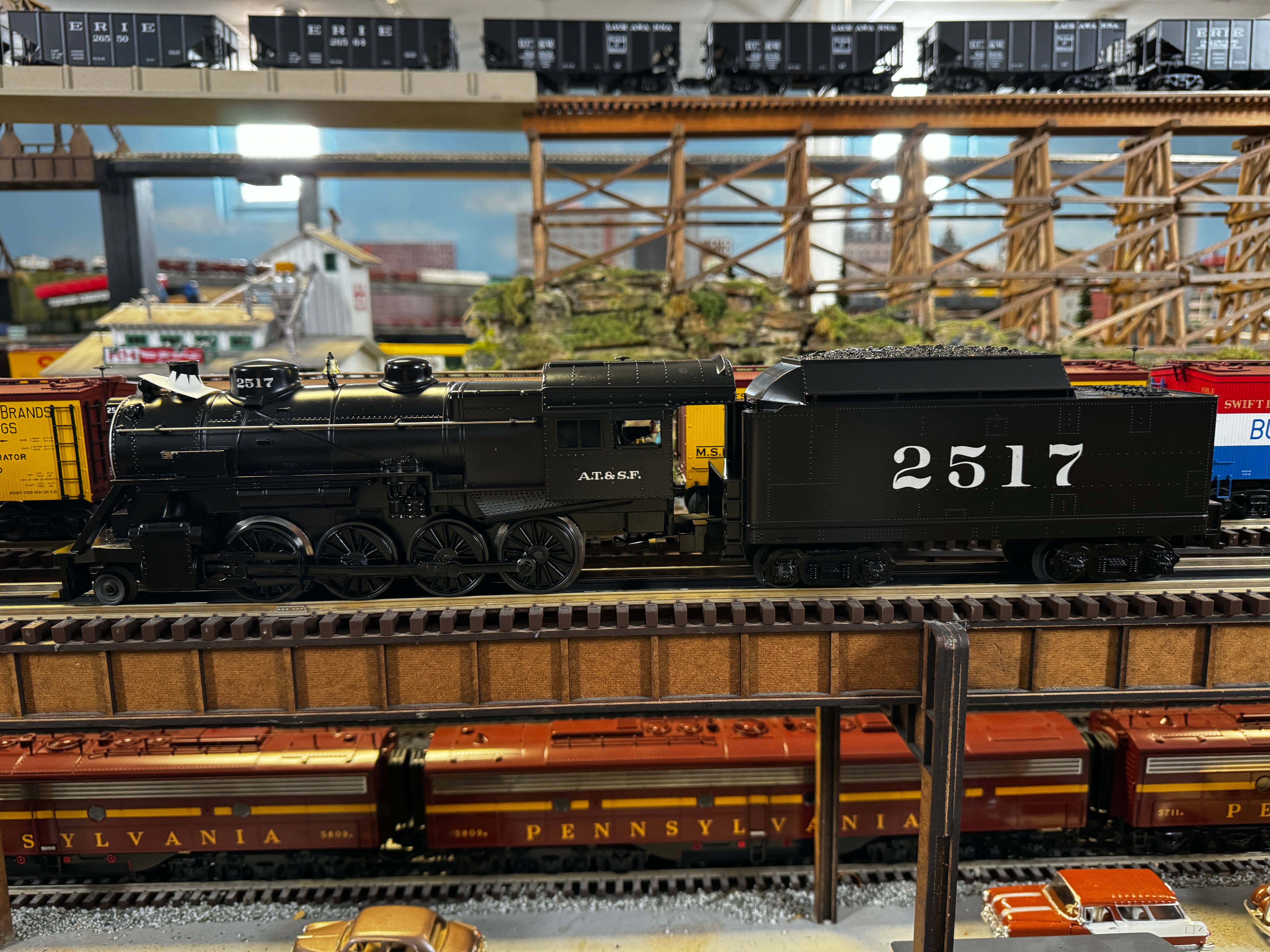 Lionel 2332120 - LionChief 2-8-0 Steam Locomotive "Santa Fe" #2517
