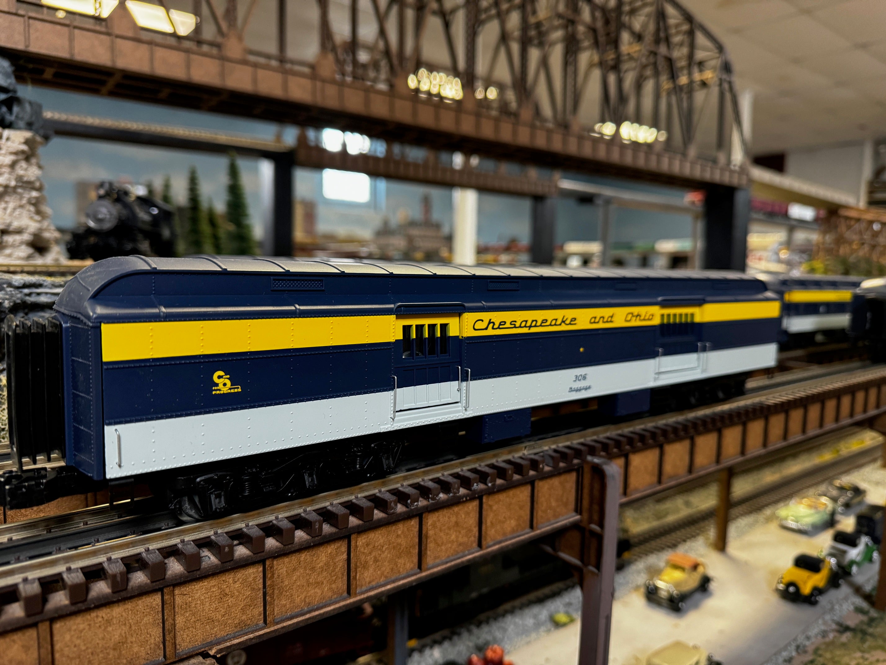 Lionel 2327010 - 18" Passenger Car "Chesapeake & Ohio" (2-Car) Set A #306/#711