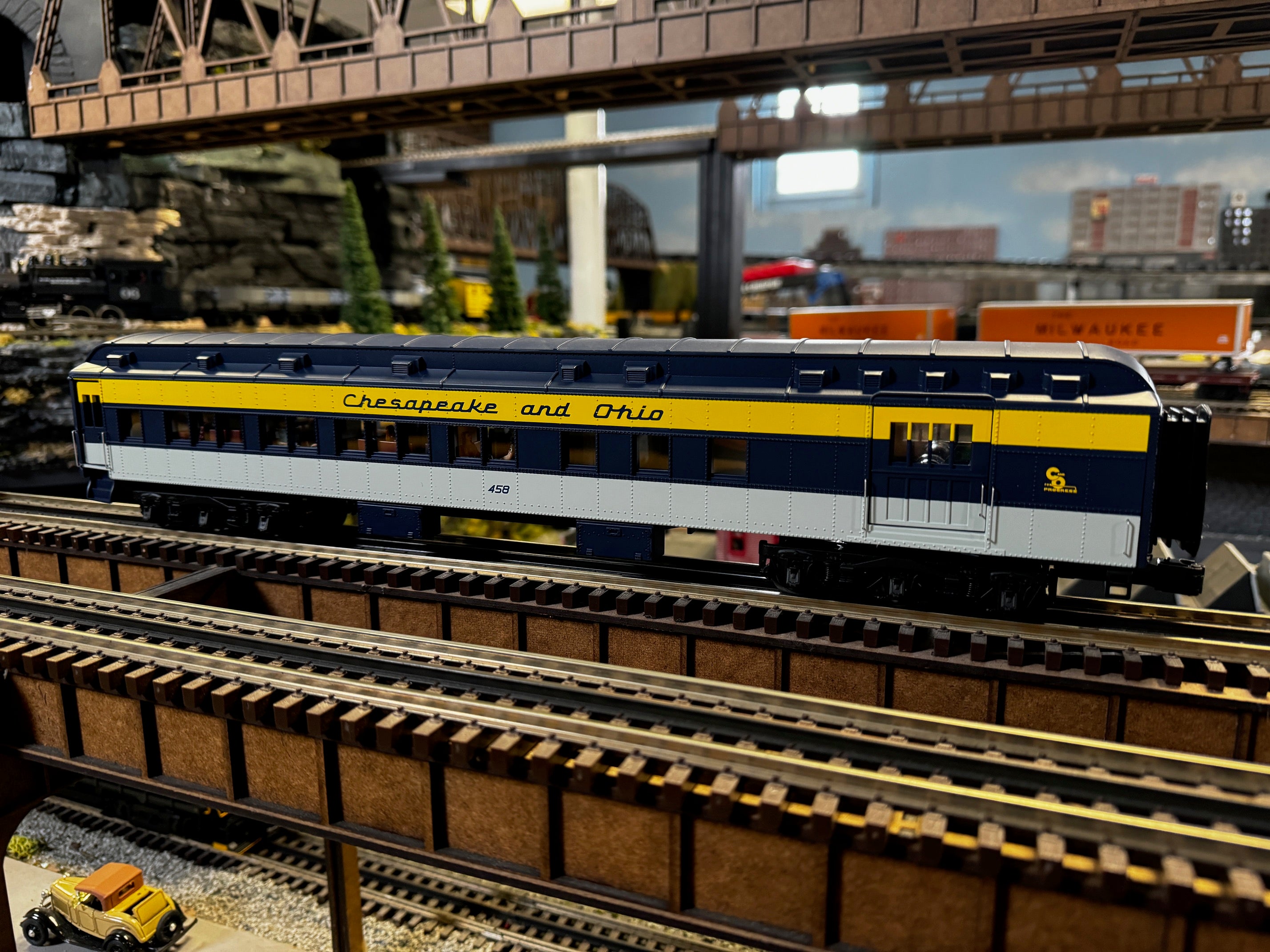 Lionel 2327020 - 18" Passenger Car "Chesapeake & Ohio" (2-Car) Set B #458/#718