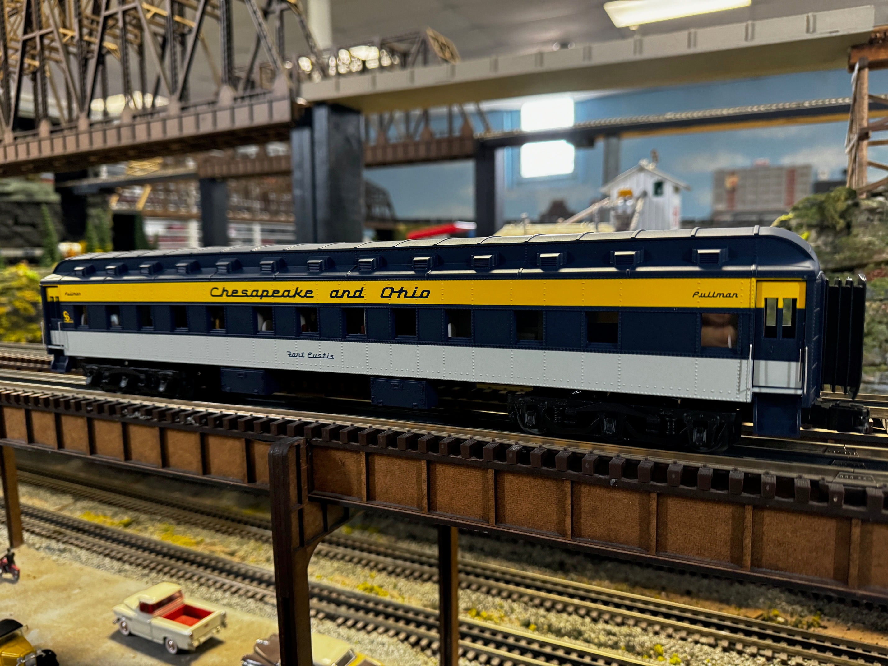 Lionel 2327030 - 18" Passenger Car "Chesapeake & Ohio" (2-Car) Set C #FORT EUSTIS/#2