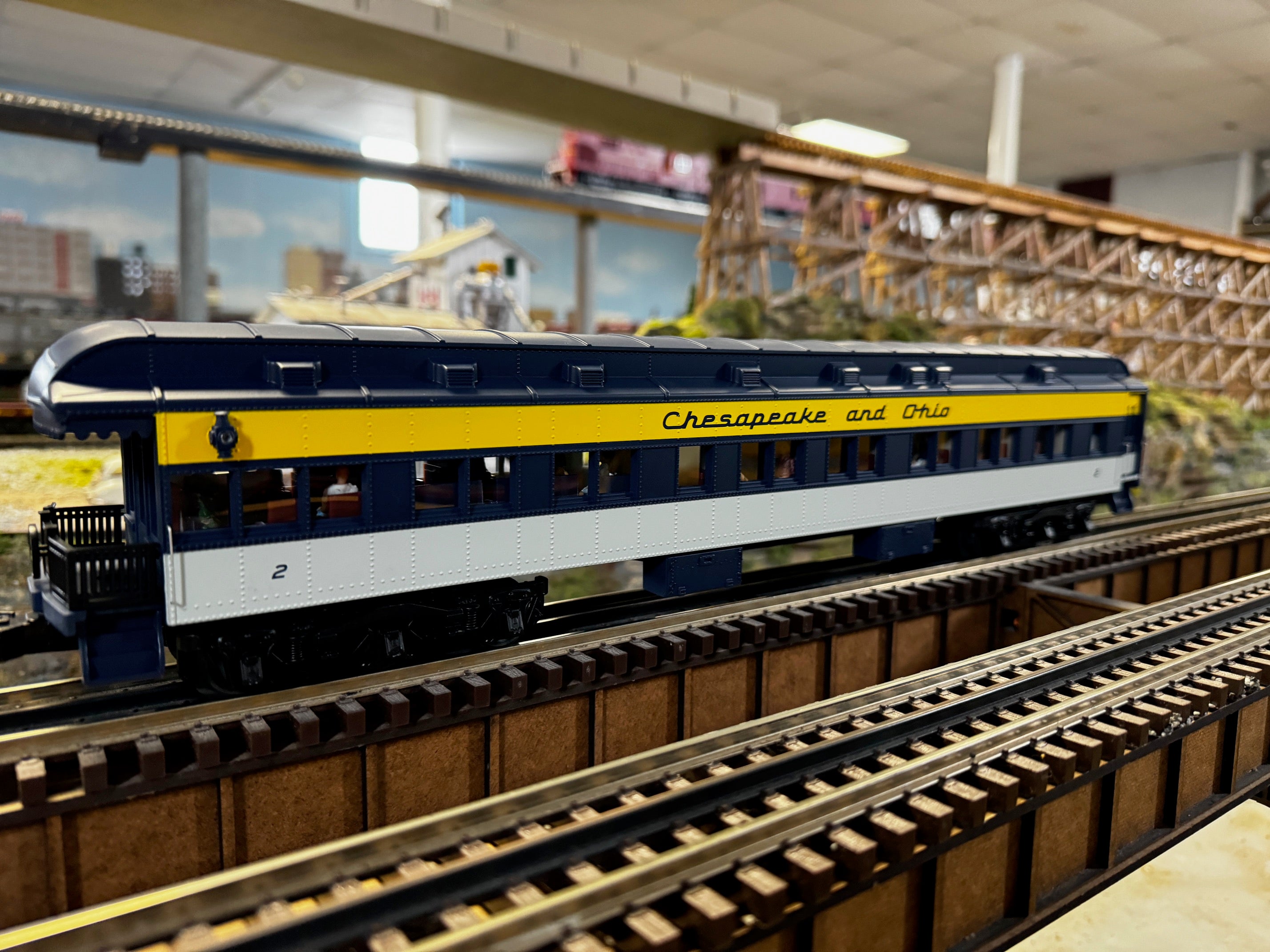 Lionel 2327030 - 18" Passenger Car "Chesapeake & Ohio" (2-Car) Set C #FORT EUSTIS/#2